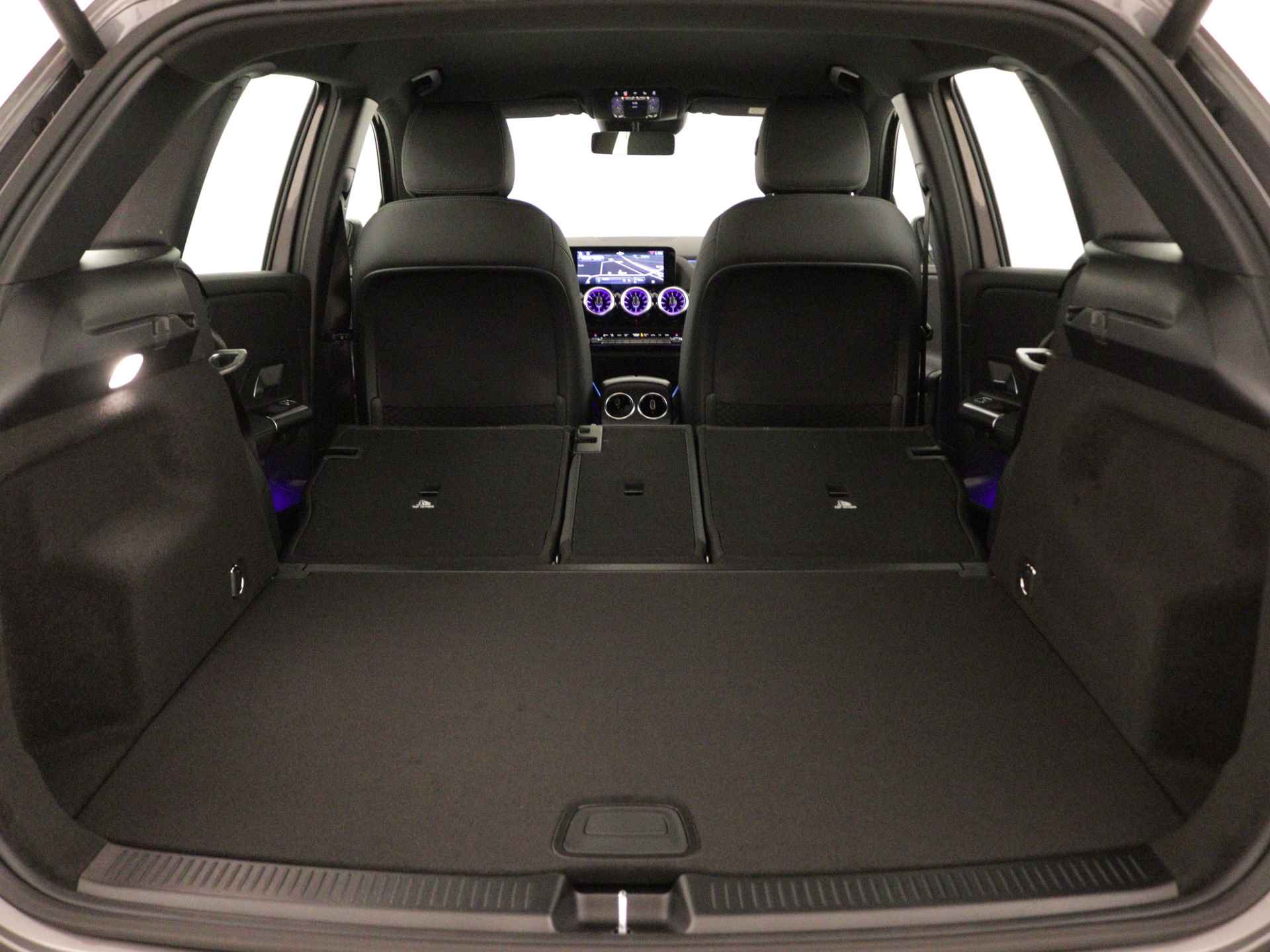 Mercedes-Benz B-Klasse 180 Star Edition | Trekhaak | Dodehoekassistent | USB-pakket plus | Parkeerpakket met achteruitrijcamera | Sfeerverlichting | Keyless-Go comfortpakket | Verwarmde stoelen vooraan | - 35/37