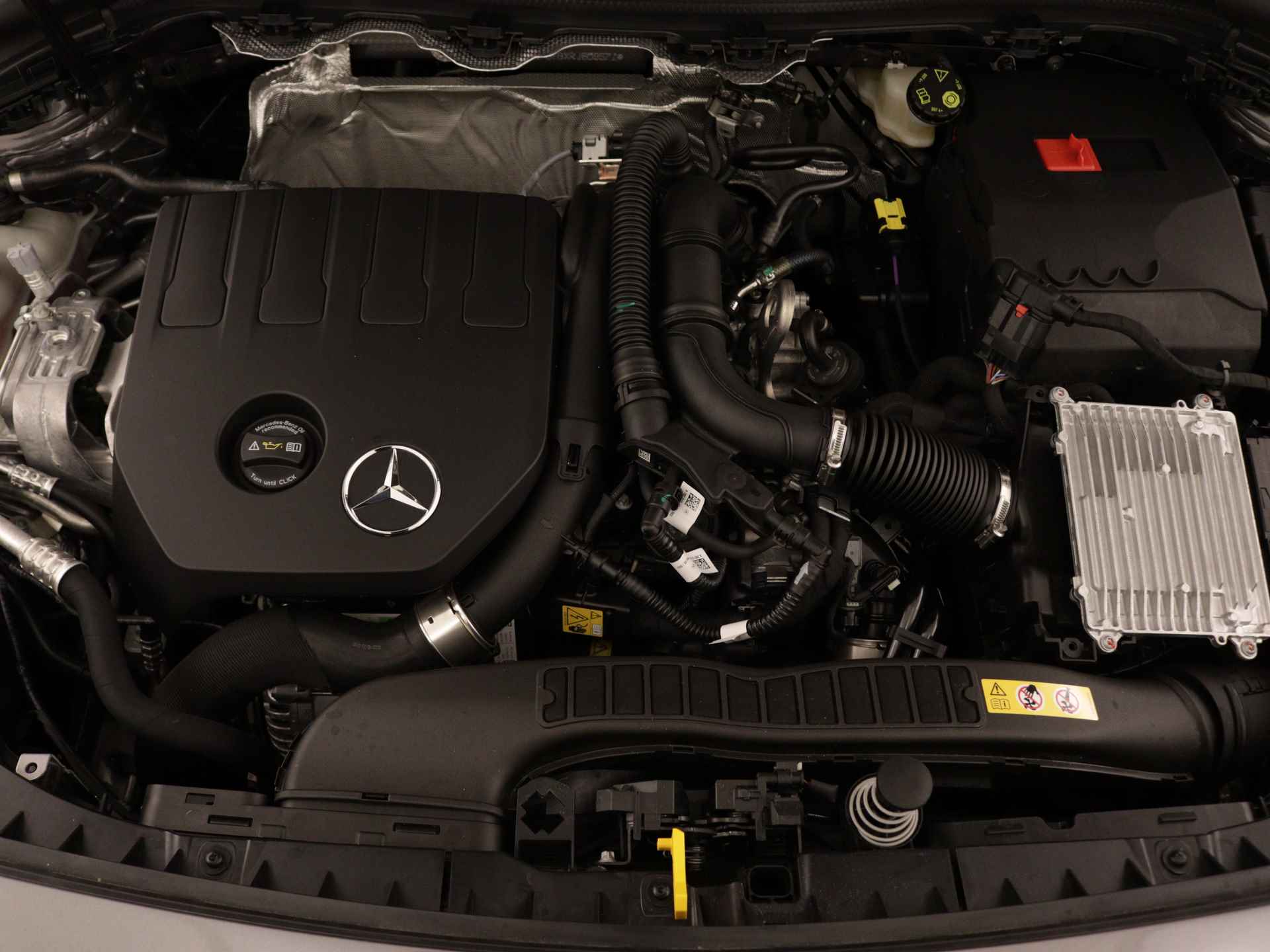 Mercedes-Benz B-Klasse 180 Star Edition | Trekhaak | Dodehoekassistent | USB-pakket plus | Parkeerpakket met achteruitrijcamera | Sfeerverlichting | Keyless-Go comfortpakket | Verwarmde stoelen vooraan | - 37/37