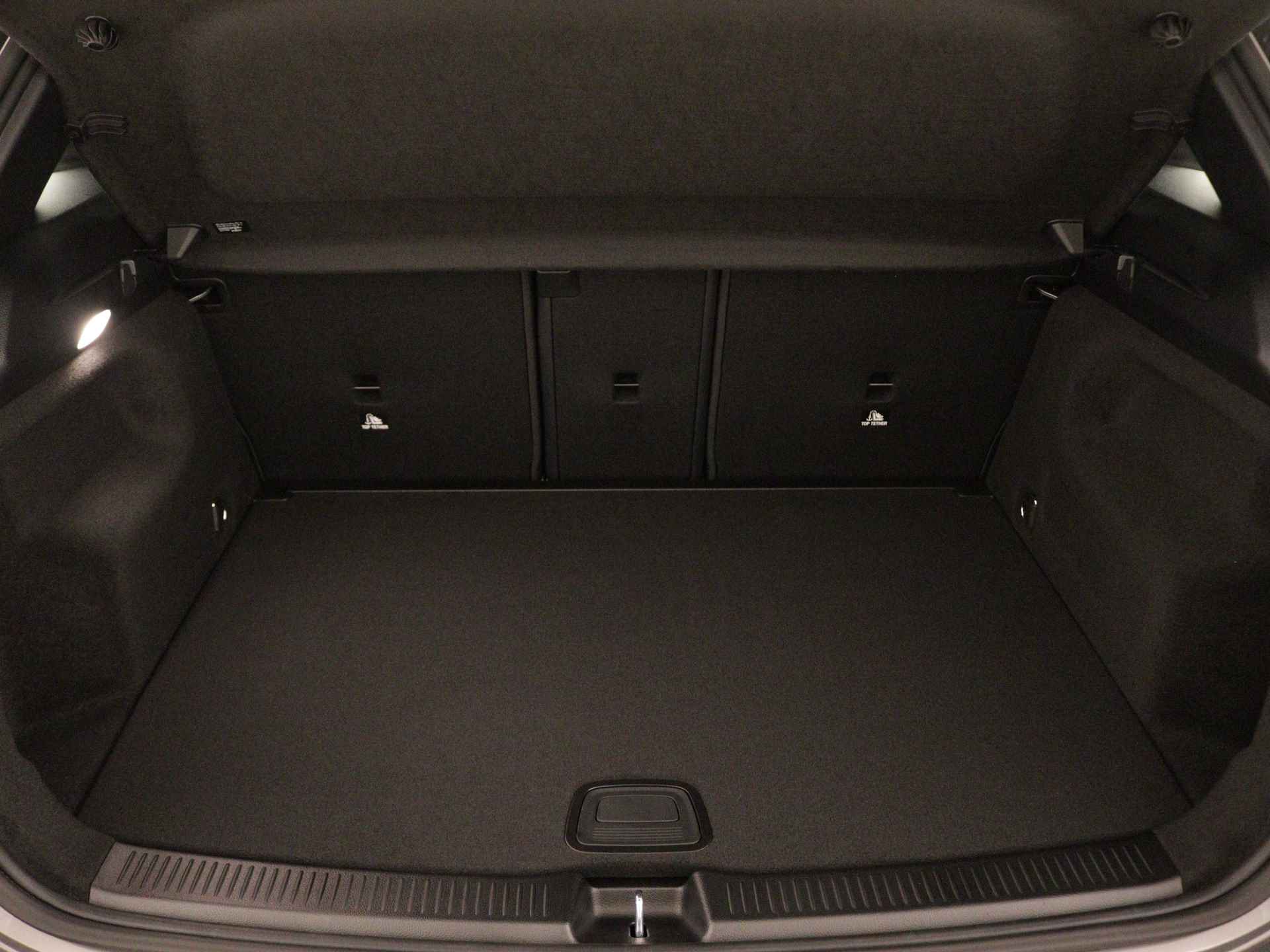 Mercedes-Benz B-Klasse 180 Star Edition | Trekhaak | Dodehoekassistent | USB-pakket plus | Parkeerpakket met achteruitrijcamera | Sfeerverlichting | Keyless-Go comfortpakket | Verwarmde stoelen vooraan | - 31/37