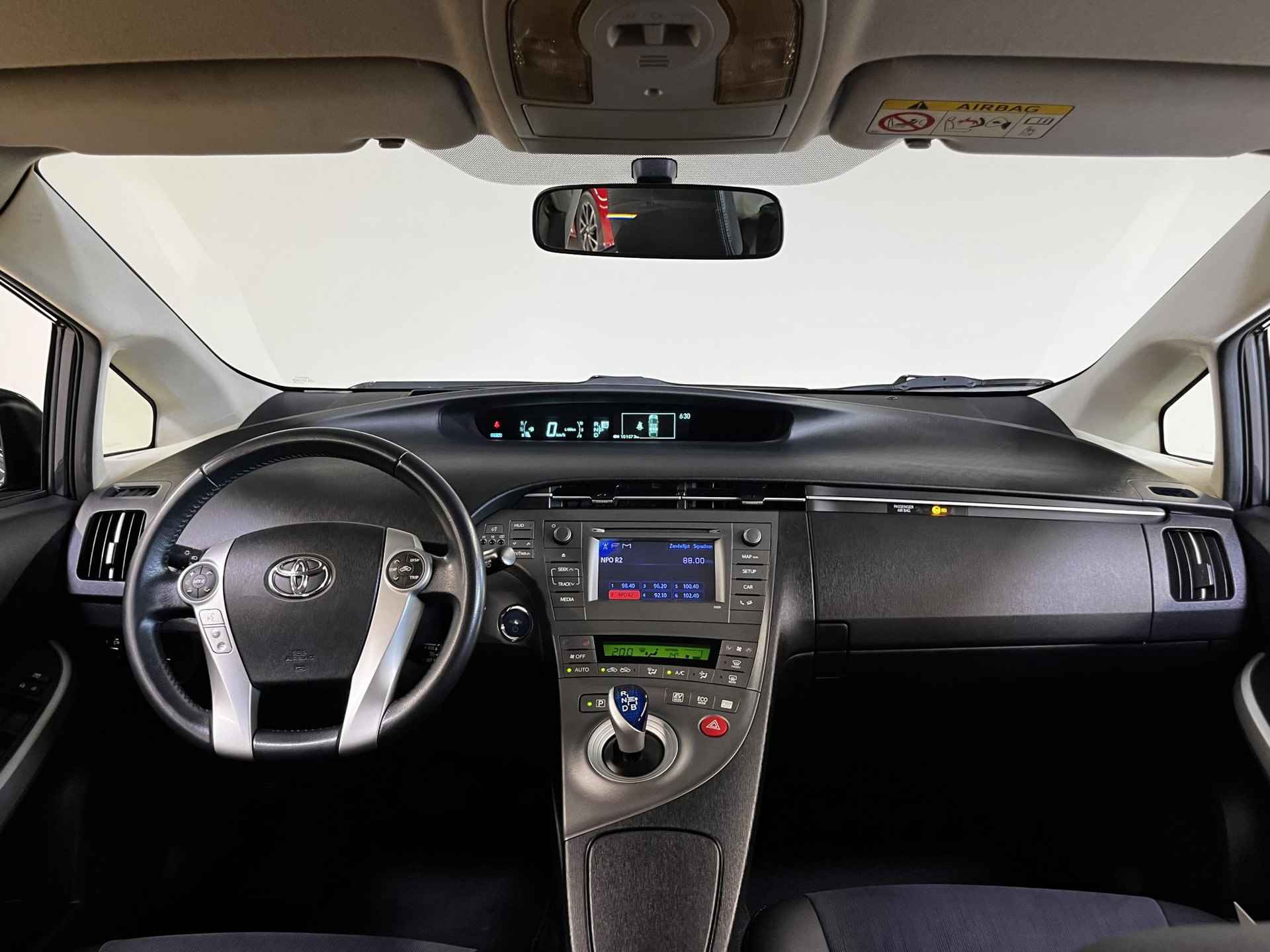 Toyota Prius 1.8 Business | Navigatie | Dealer onderhouden | - 2/34