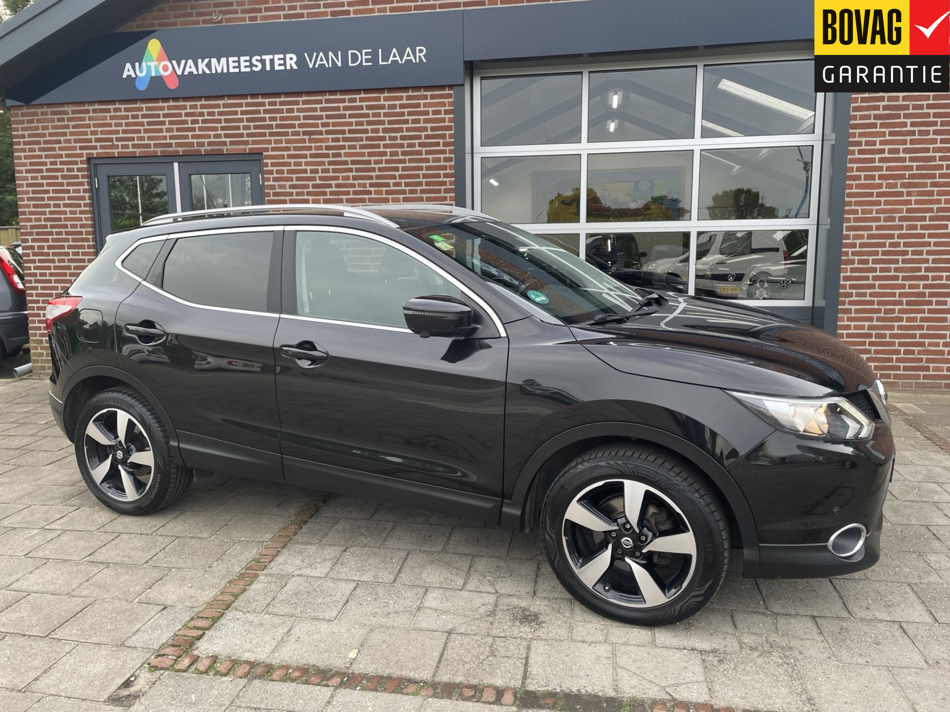 Nissan QASHQAI 1.2 Connect Edition Automaat ( Navigatie, Trekhaak, Panorama, 360 camera) RIJKLAARPRIJS!