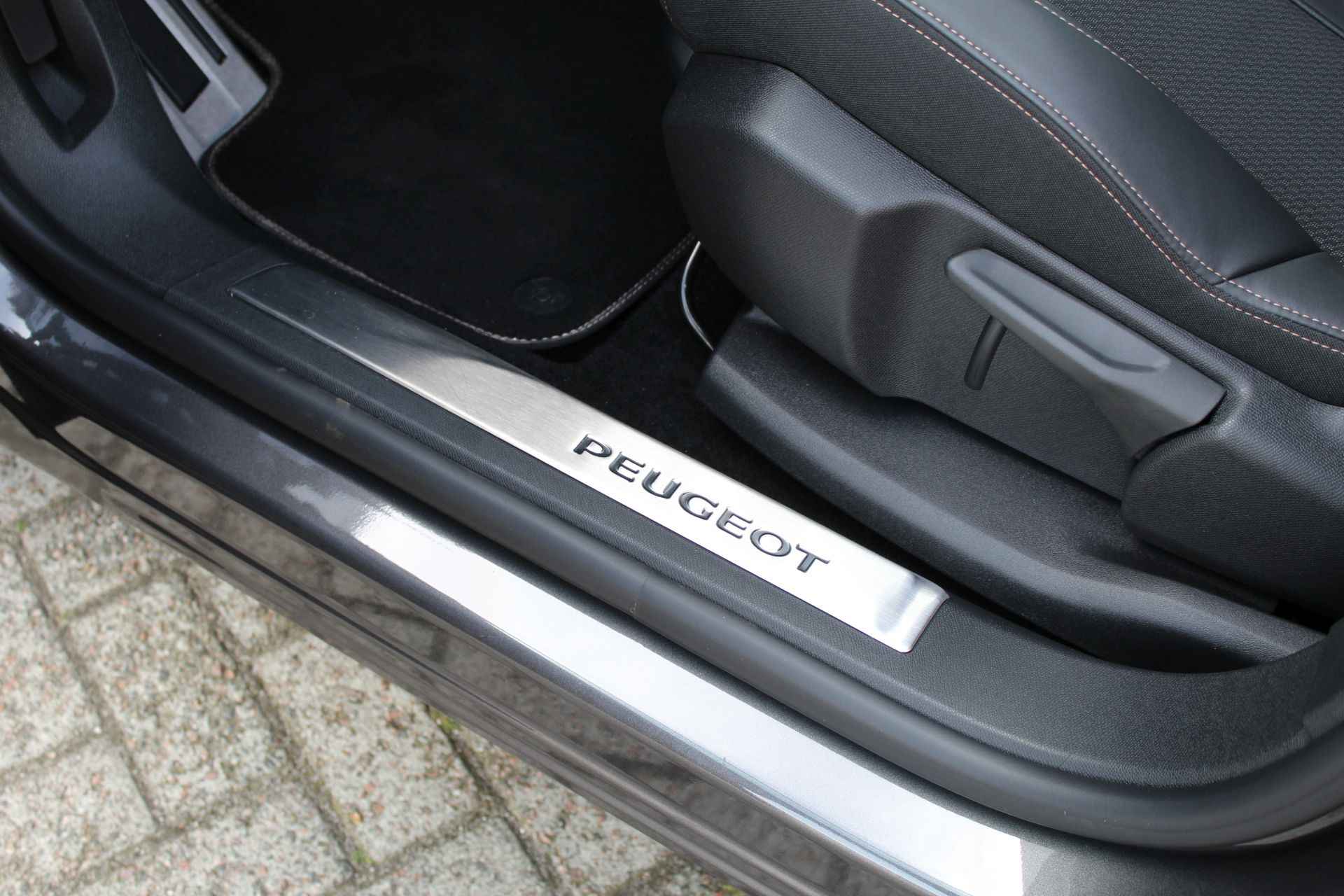 Peugeot 5008 1.2 PureTech 130PK Automaat GT | Navigatie | Adaptieve Cruise | 7-Persoons | Led | BLIS | Black Pack - 30/49