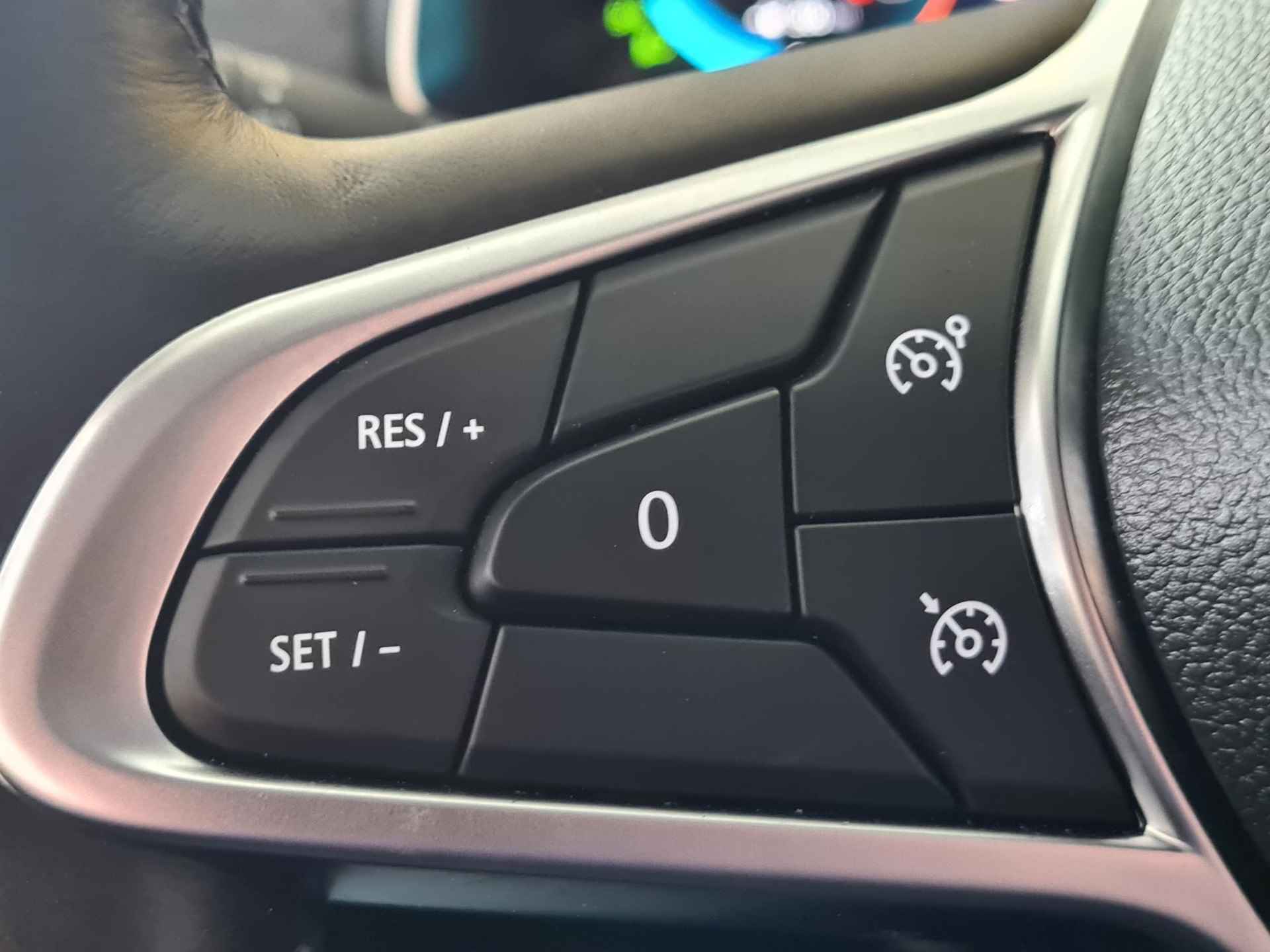 Renault ZOE R135 Intens 52 kWh AUTOMAAT | NAVIGATIE | ACHTERUITRIJCAMERA | PARKERSENSOREN VOOR-EN ACHTER | BLIS-SYSTEEM | CLIMATE CONTROL - 18/28
