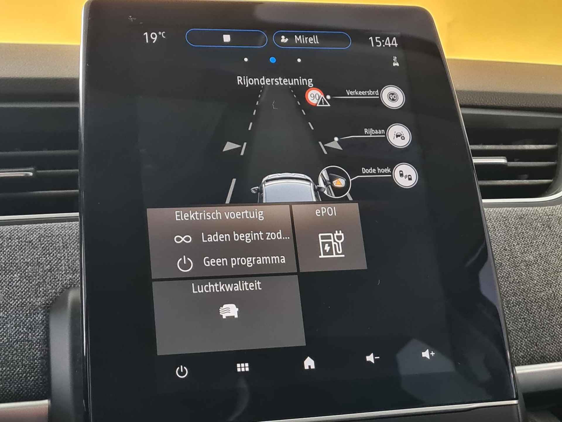 Renault ZOE R135 Intens 52 kWh AUTOMAAT | NAVIGATIE | ACHTERUITRIJCAMERA | PARKERSENSOREN VOOR-EN ACHTER | BLIS-SYSTEEM | CLIMATE CONTROL - 22/28