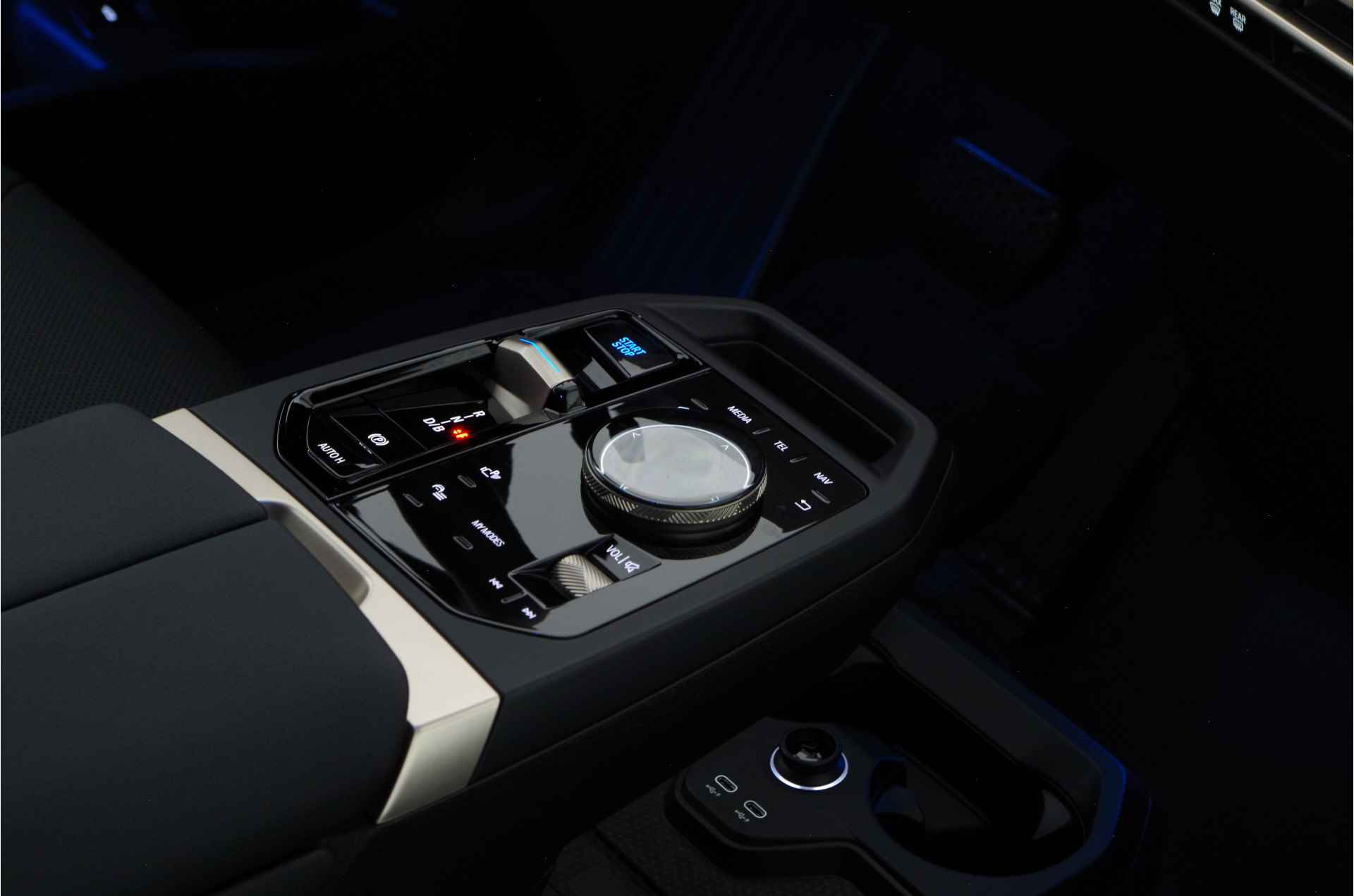 BMW iX xDrive40 77 kWh > 22 kW Boordlader!/Sportpakket/laser LED/360ºcamera/22inch/Aerodynamica - 19/70