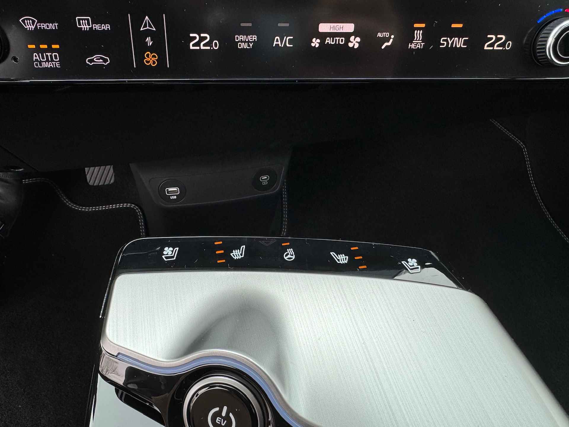 Kia Ev6 77,4kWh 229pk RWD Plus | Navigatie | Camera | CarPlay | Stoel  Verwarming & Ventilatie | Sensoren | Direct Leverbaar! | - 27/40