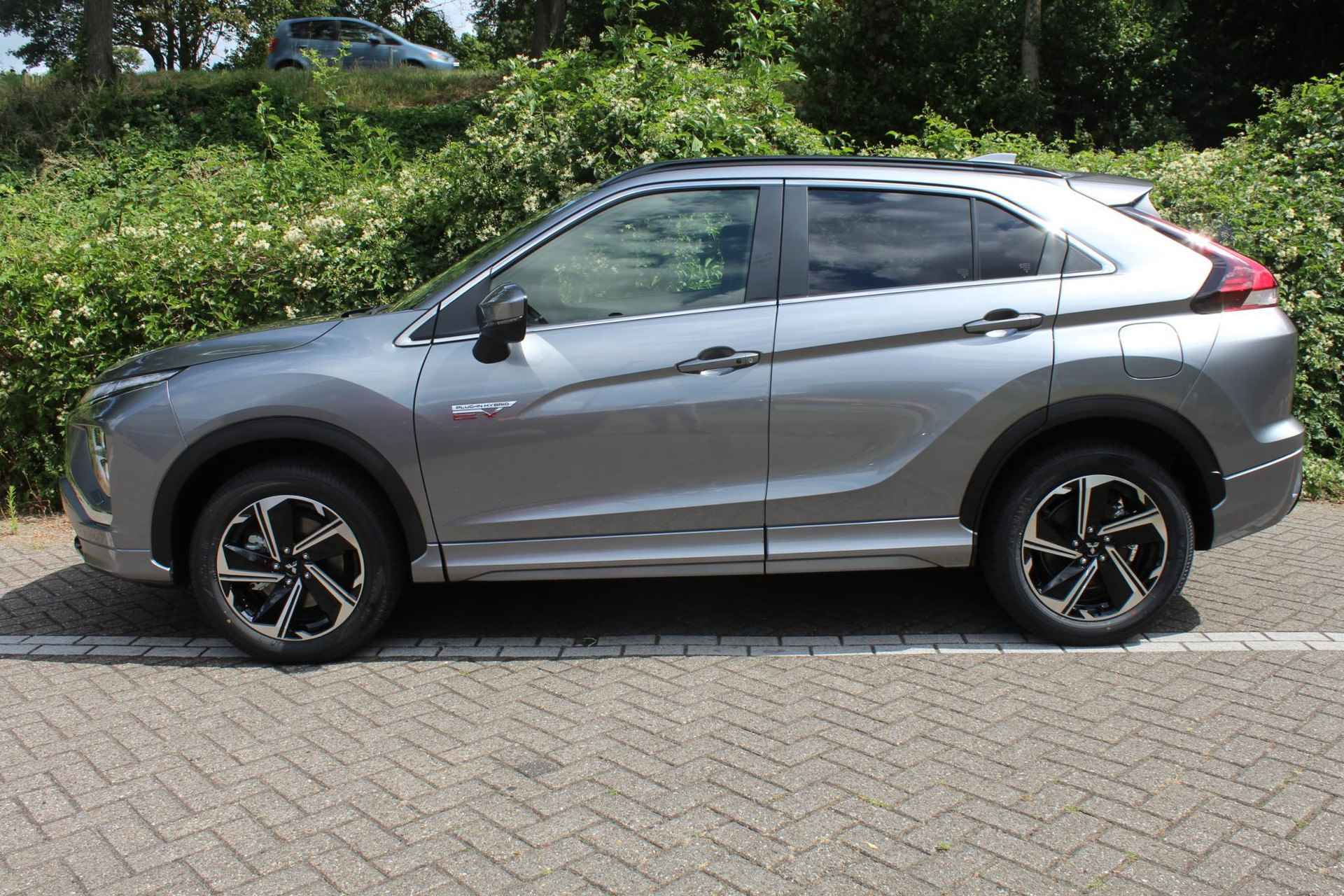 Mitsubishi Eclipse Cross 2.4 PHEV Executive | € 8000 ,- VOORRAAD KORTING | op = op  AUTOMAAT | 4X4 | BLINDSPOT | 360 GRADEN CAMERA | LEER/ALCANTARA | STOEL & STUUR VERWARMING | - 2/25