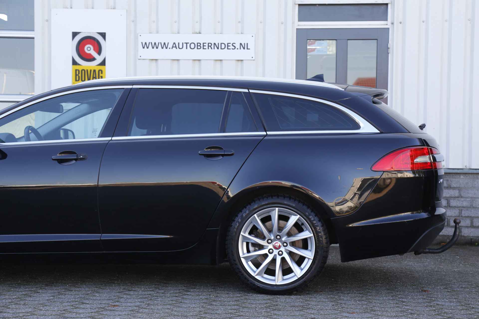 Jaguar XF Sportbrake 2.2D S 200PK Aut.*Perfect Onderh.*Trekhaak/Leder/Stoelverw./LED/Camera/Elek. Klep/Navi/Dodehoek/Parkeersens.V+A/18 in - 35/49