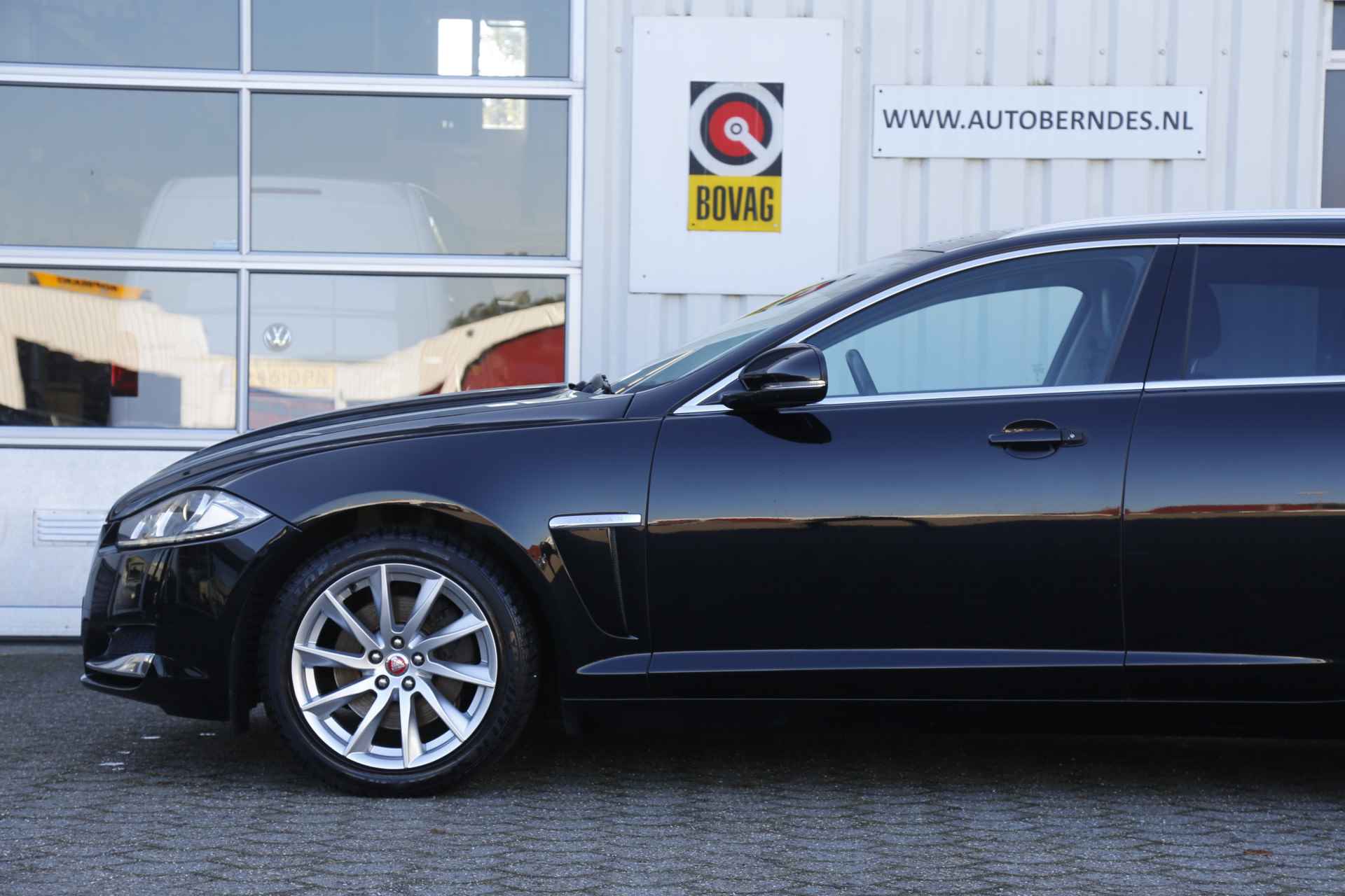 Jaguar XF Sportbrake 2.2D S 200PK Aut.*Perfect Onderh.*Trekhaak/Leder/Stoelverw./LED/Camera/Elek. Klep/Navi/Dodehoek/Parkeersens.V+A/18 in - 36/49