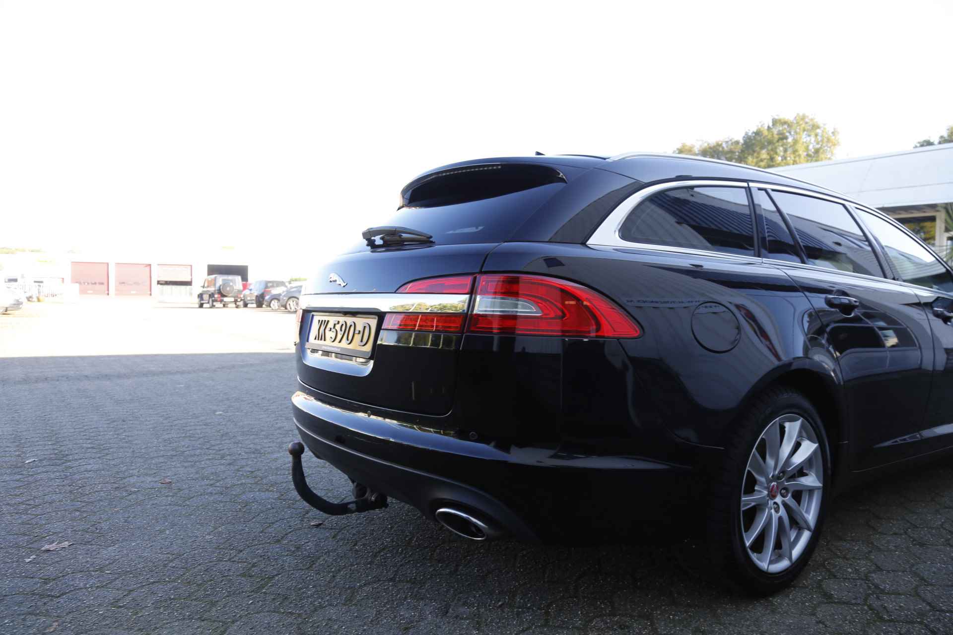 Jaguar XF Sportbrake 2.2D S 200PK Aut.*Perfect Onderh.*Trekhaak/Leder/Stoelverw./LED/Camera/Elek. Klep/Navi/Dodehoek/Parkeersens.V+A/18 in - 40/49