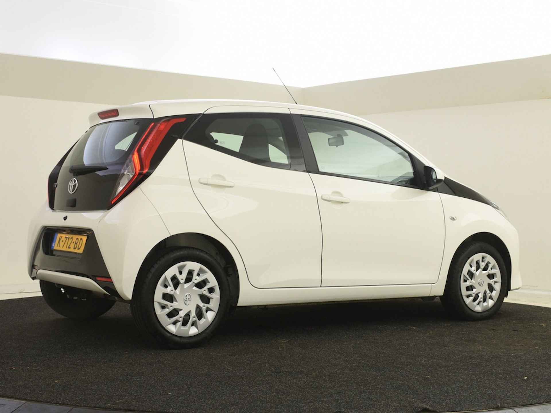 Toyota Aygo 1.0 VVT-i x-play Automaat | Camera - 7/25