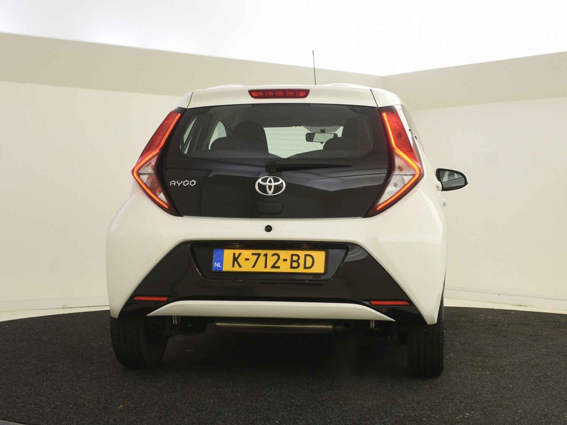 Toyota Aygo 1.0 VVT-i x-play Automaat | Camera - 8/25