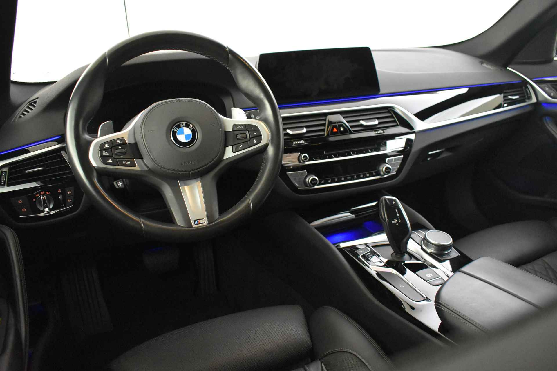 BMW 5 Serie Touring 520i High Executive Sport Line Shadow Line / Adaptieve LED / Active Cruise Control / Stoelventilatie / Head-Up / Parking Assistant / Navigatie Professional - 11/41