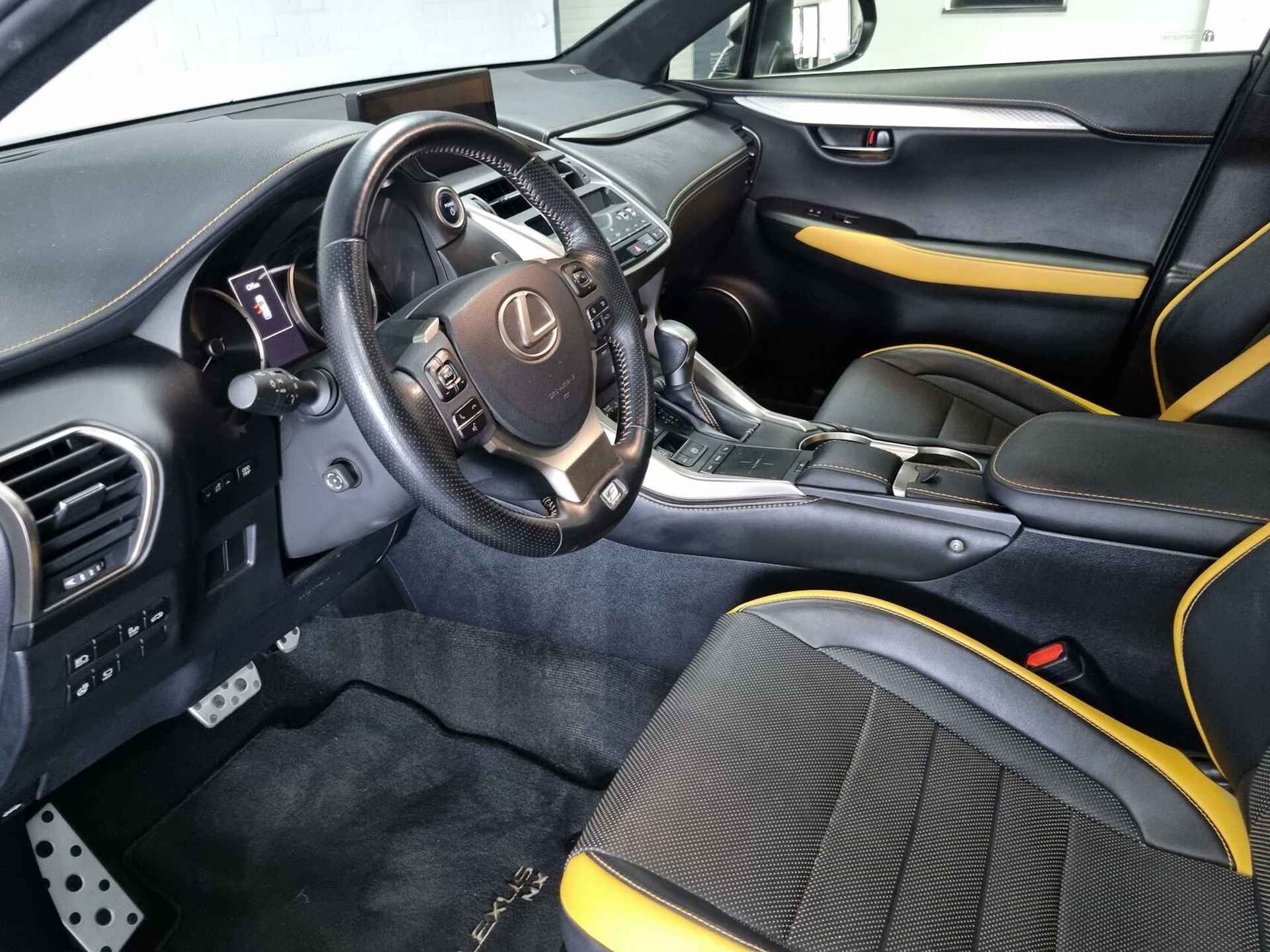 Lexus NX 300h AWD F Sport Premium / Apple Carplay - Android Auto / HUD / Panoramadak / Mark Levinson / Trekhaak / Nav - 4/123