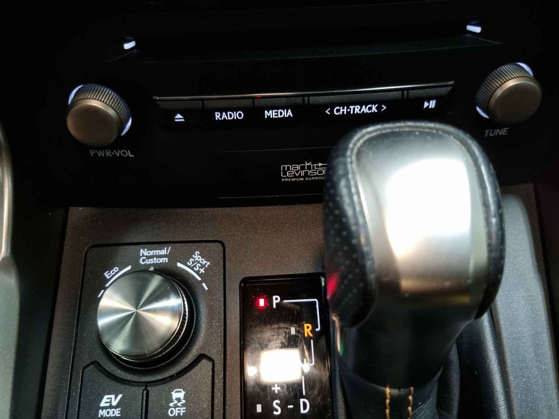 Lexus NX 300h AWD F Sport Premium / Apple Carplay - Android Auto / HUD / Panoramadak / Mark Levinson / Trekhaak / Nav - 51/123