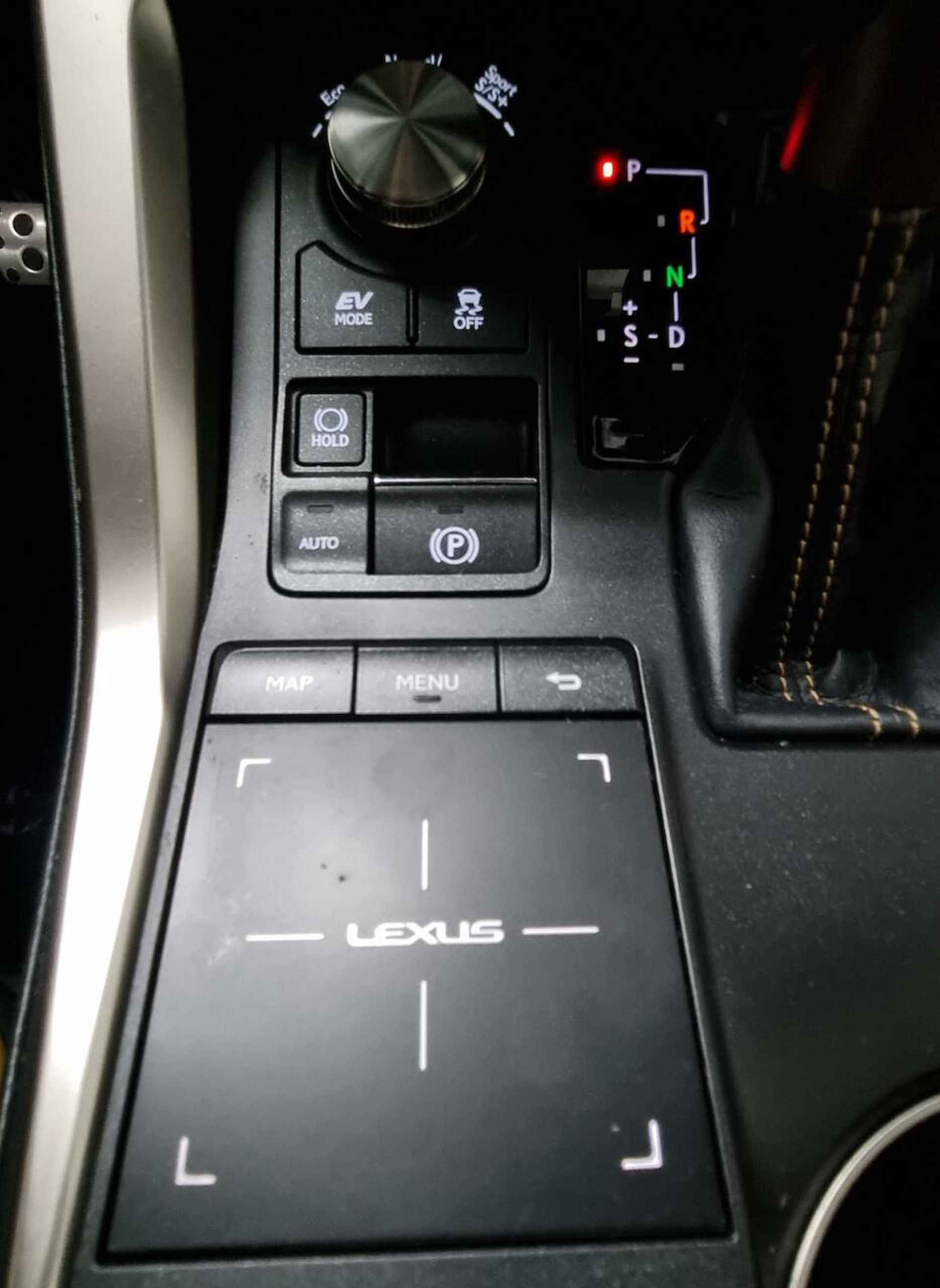 Lexus NX 300h AWD F Sport Premium / Apple Carplay - Android Auto / HUD / Panoramadak / Mark Levinson / Trekhaak / Nav - 114/123
