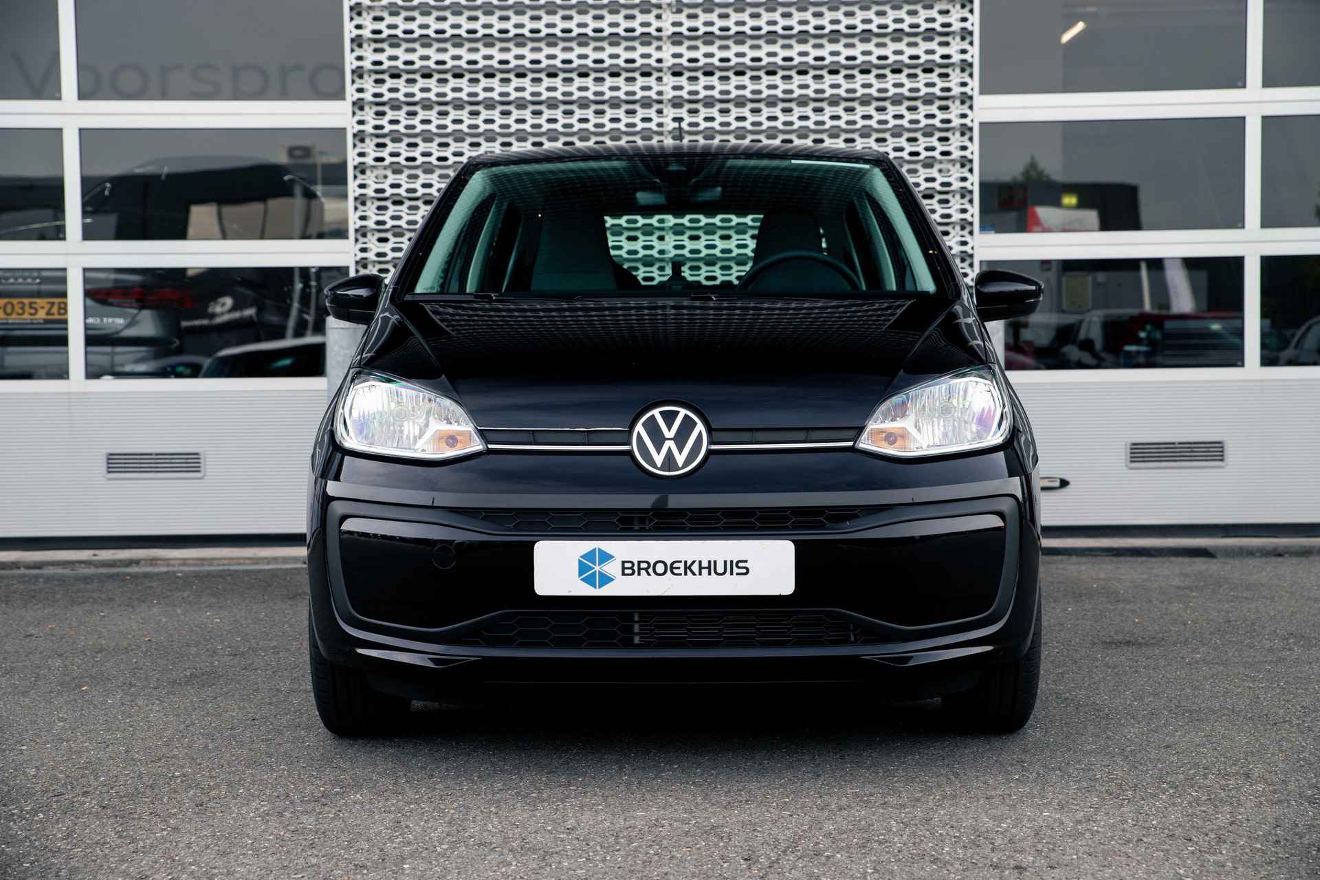 Volkswagen up! 1.0 MPI 65 5MT up! - 3/29