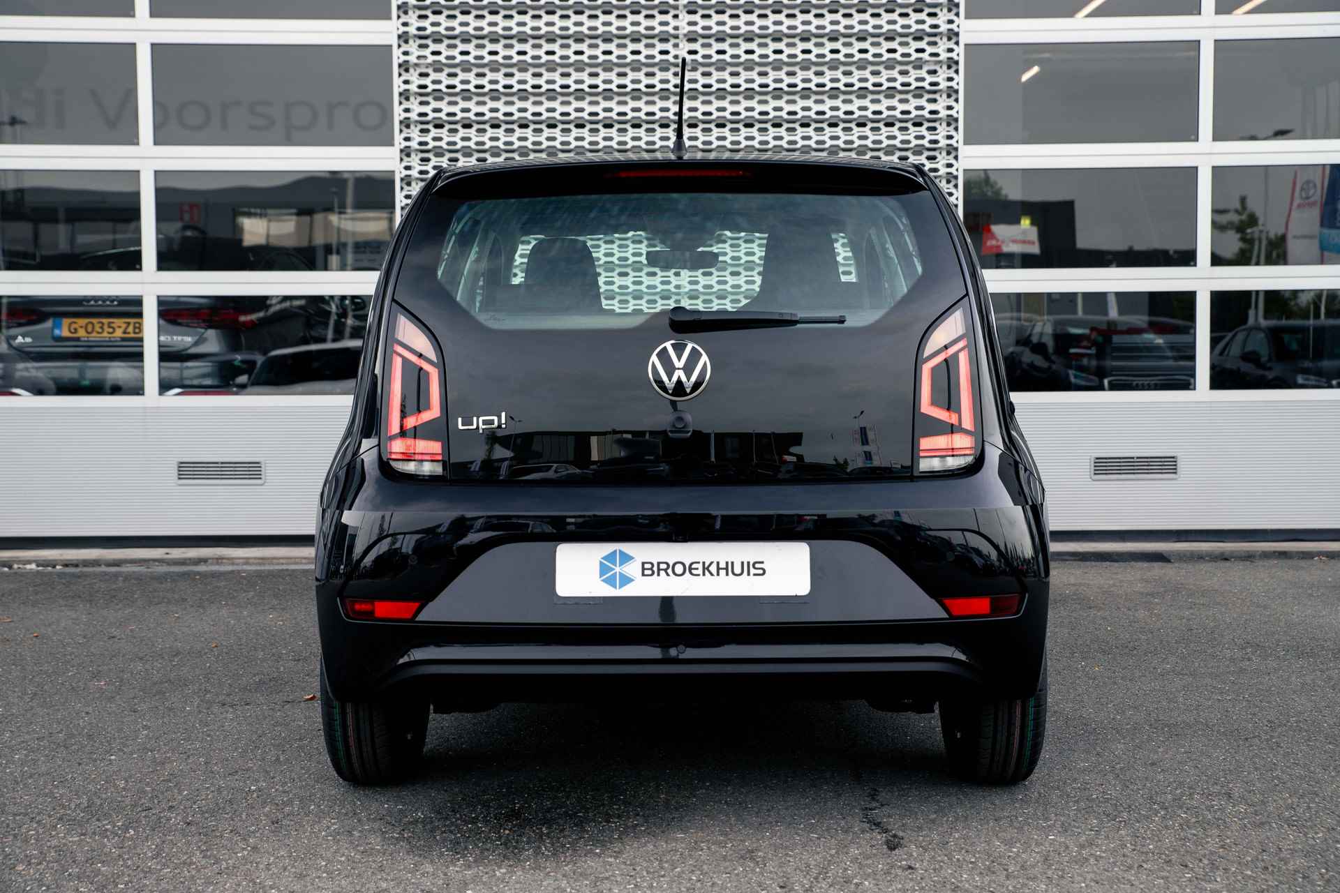 Volkswagen up! 1.0 MPI 65 5MT up! - 4/29