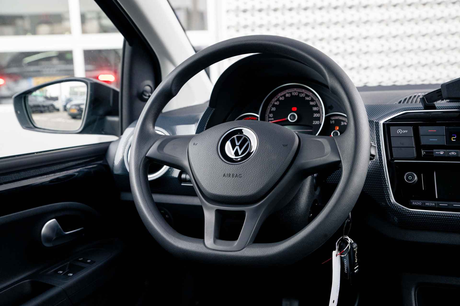 Volkswagen up! 1.0 MPI 65 5MT up! - 9/29
