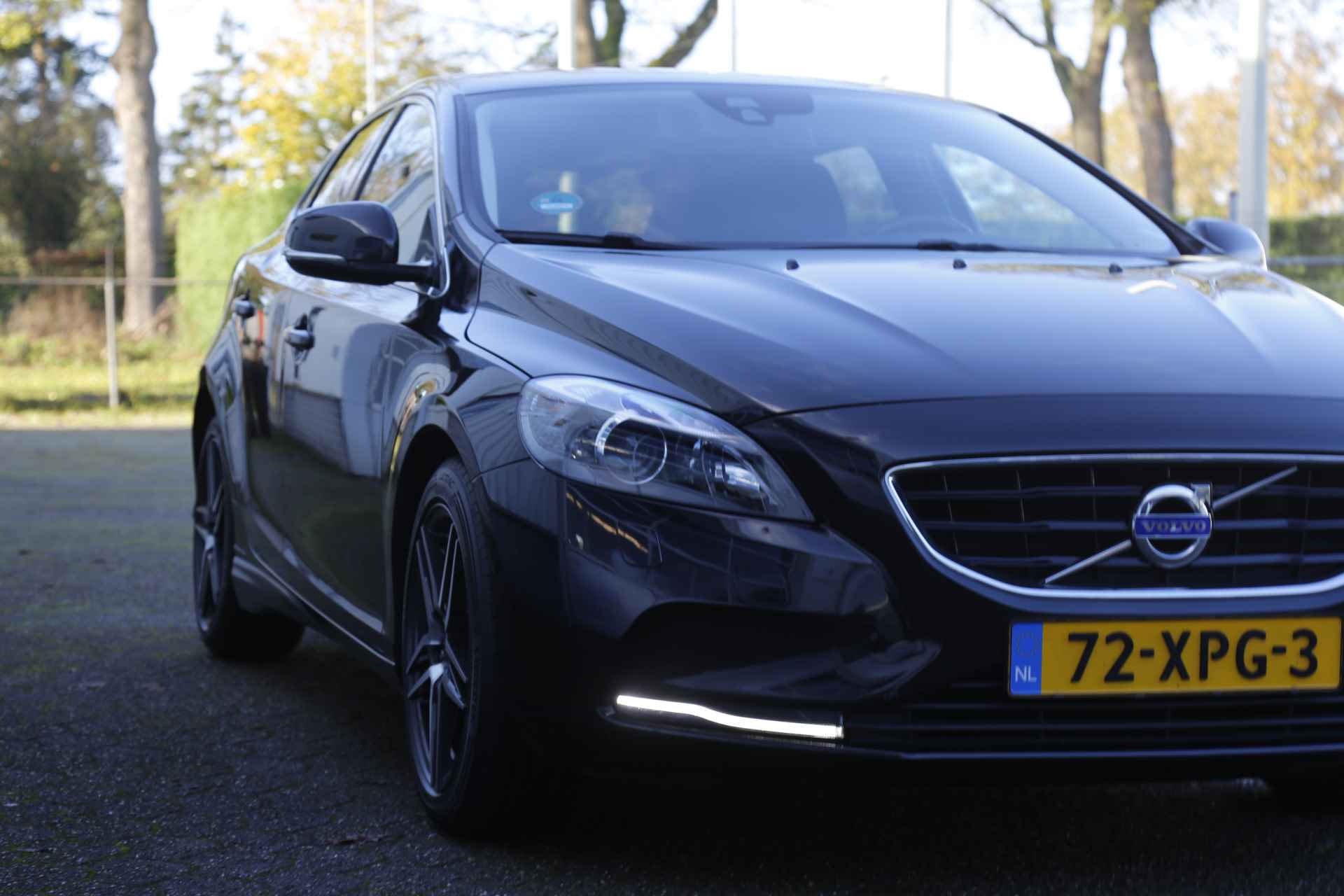 Volvo V40 1.6 D2 Momentum*NL-Auto*Perfect Onderh.*Navi/Half Leder/Stoelverw./Camera/LED/Parkeersens./17 inch LM* - 24/52