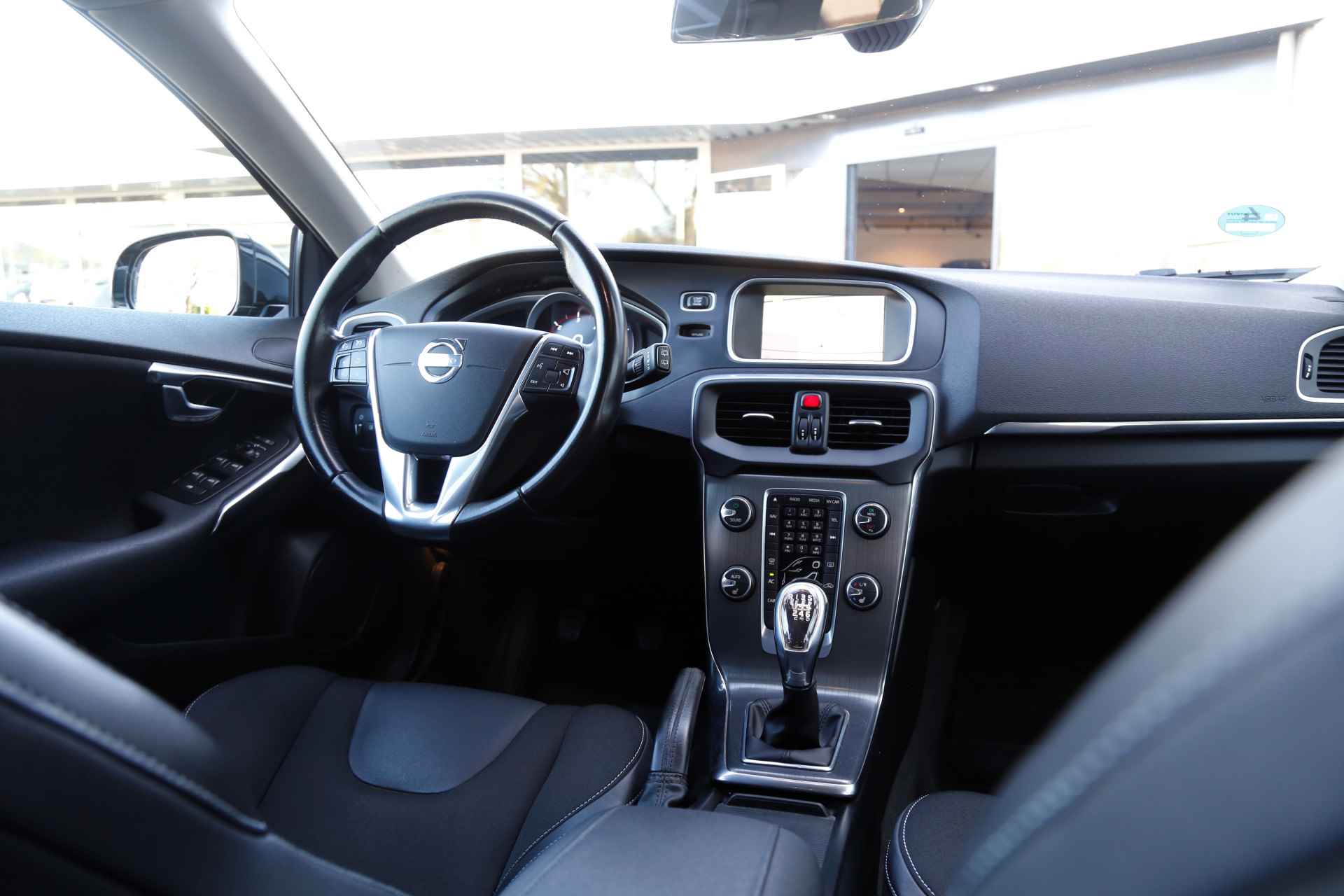 Volvo V40 1.6 D2 Momentum*NL-Auto*Perfect Onderh.*Navi/Half Leder/Stoelverw./Camera/LED/Parkeersens./17 inch LM* - 31/52