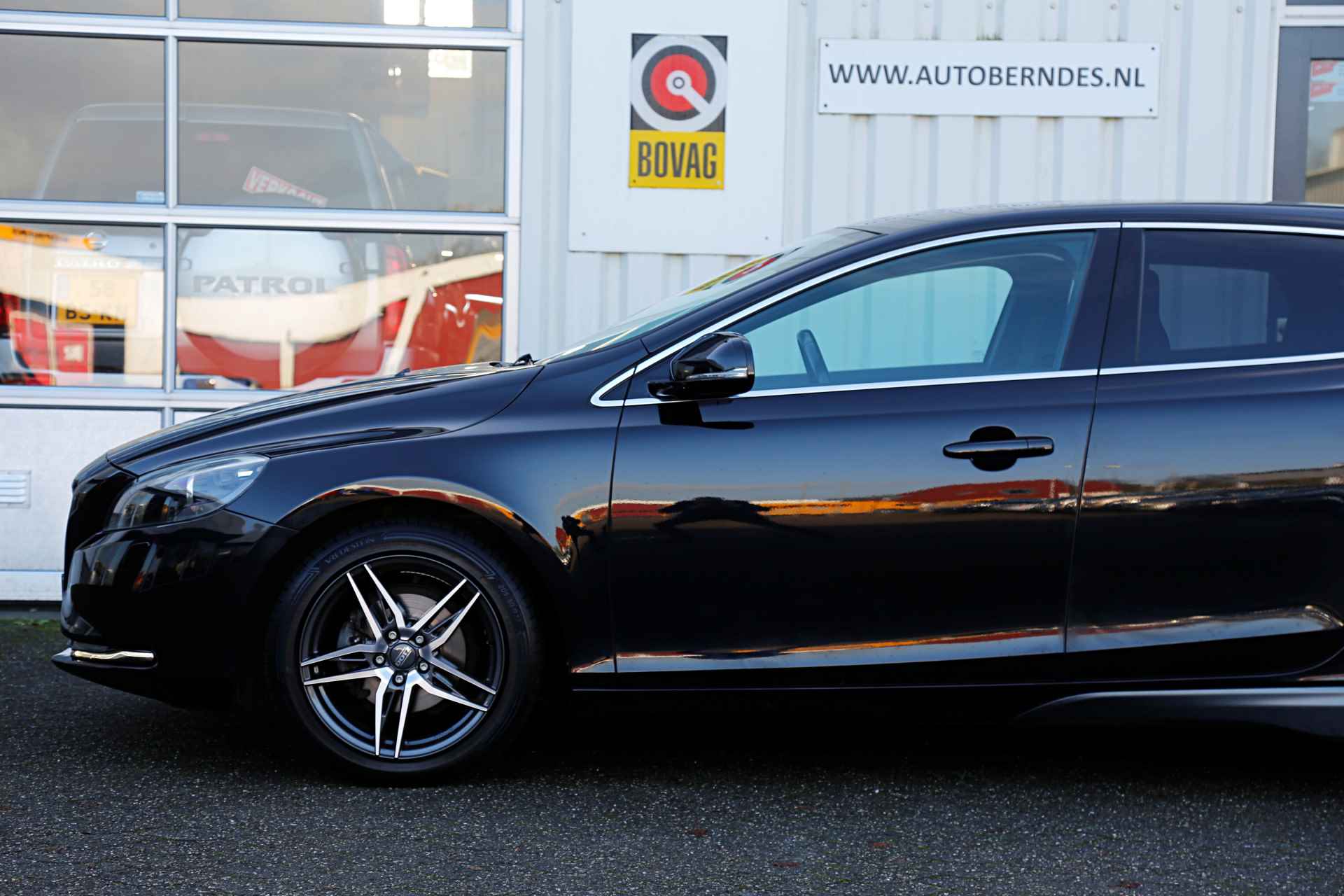 Volvo V40 1.6 D2 Momentum*NL-Auto*Perfect Onderh.*Navi/Half Leder/Stoelverw./Camera/LED/Parkeersens./17 inch LM* - 39/52