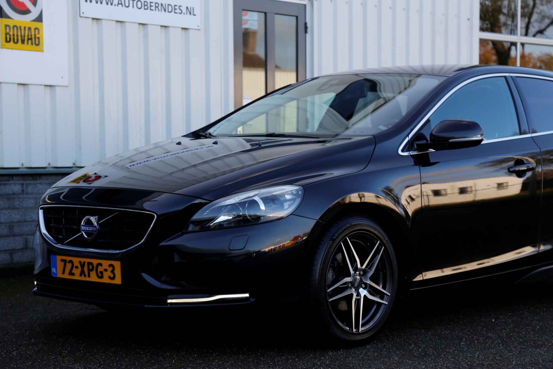 Volvo V40 1.6 D2 Momentum*NL-Auto*Perfect Onderh.*Navi/Half Leder/Stoelverw./Camera/LED/Parkeersens./17 inch LM* - 40/52