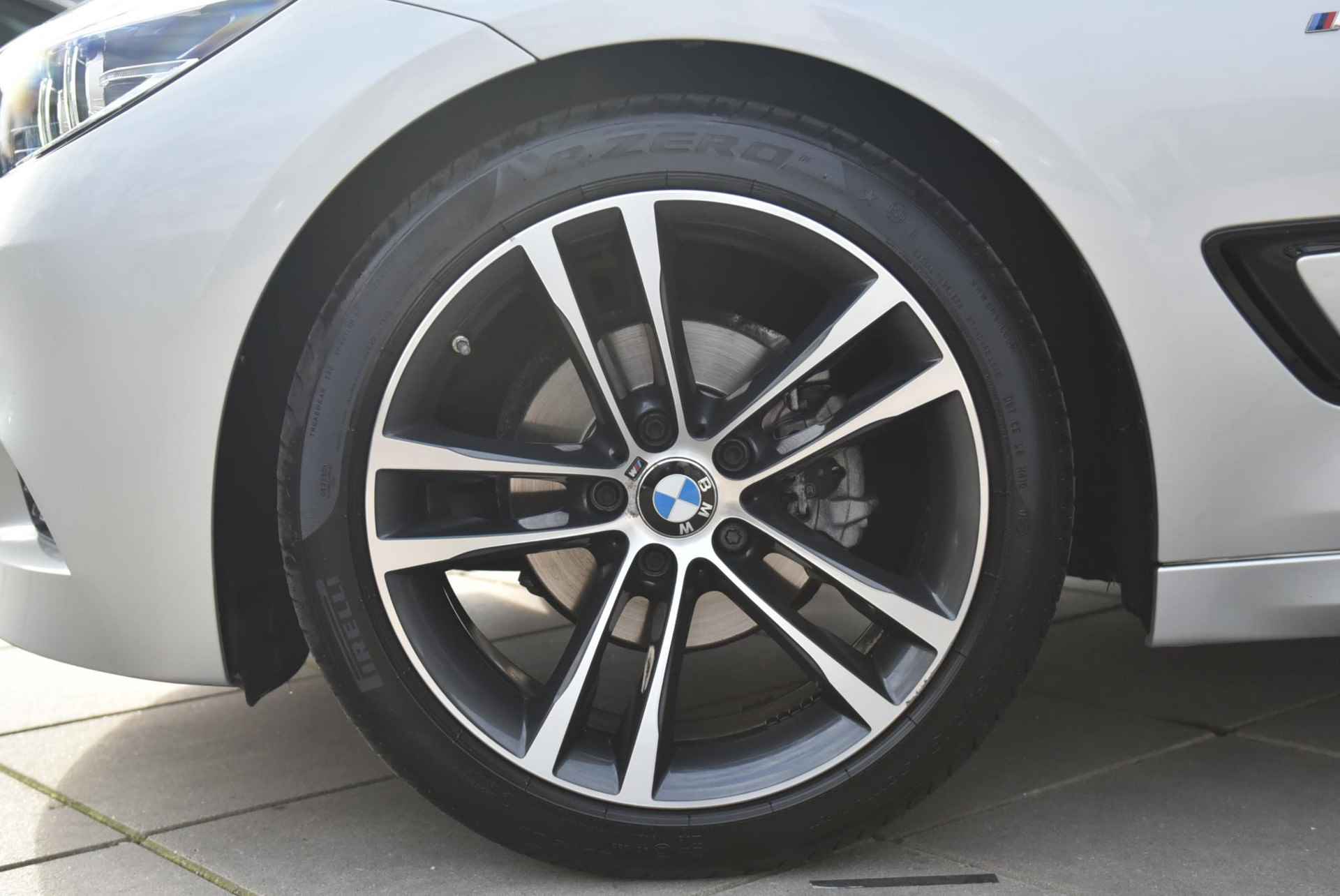 BMW 3 Serie Gran Turismo 320i High Executive M-Sport / 19 Inch / LED-koplampen / Voorstoelen Verwarmd / Getinte Ramen / Electrische Zwenkhaak - 4/23