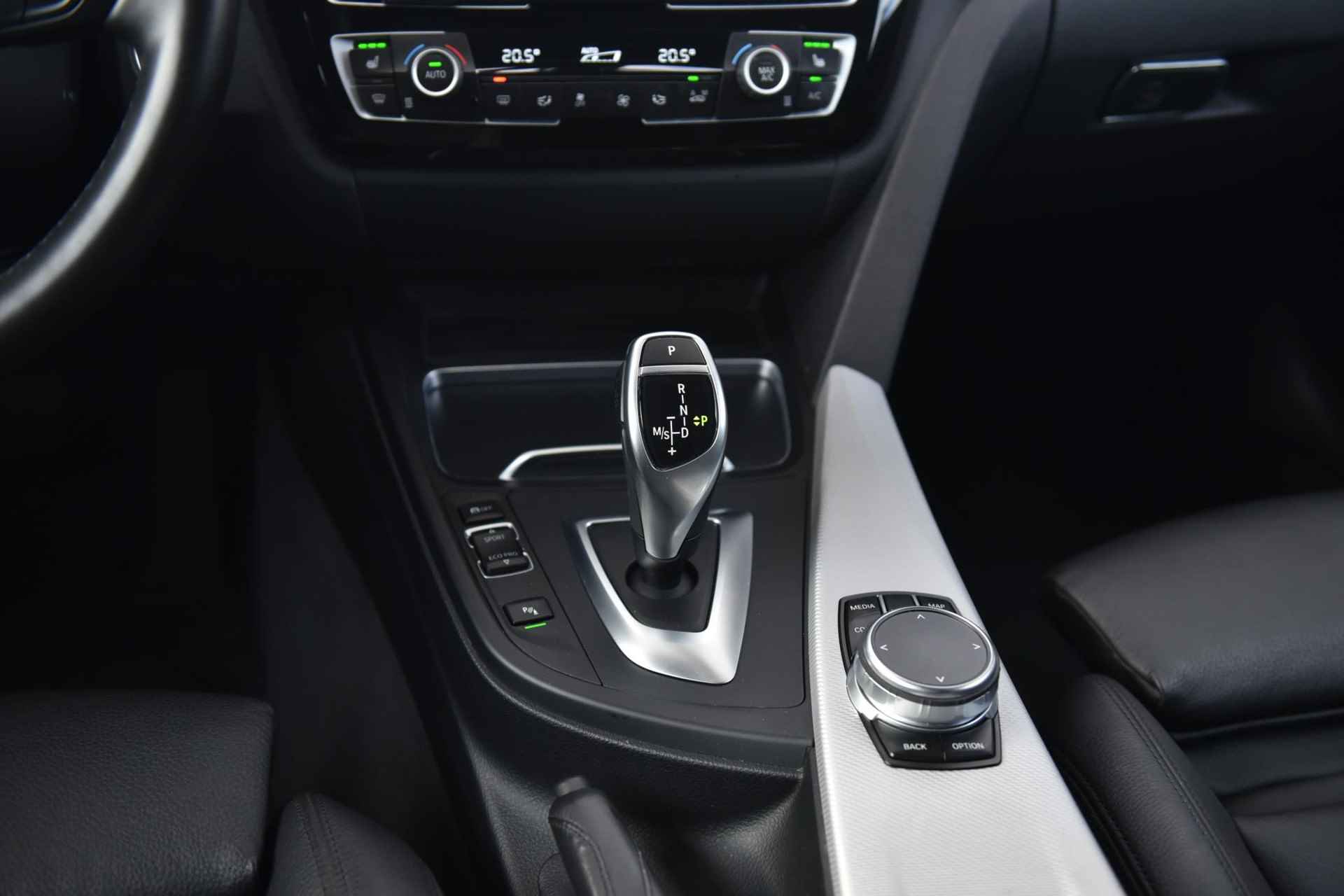 BMW 3 Serie Gran Turismo 320i High Executive M-Sport / 19 Inch / LED-koplampen / Voorstoelen Verwarmd / Getinte Ramen / Electrische Zwenkhaak - 13/23
