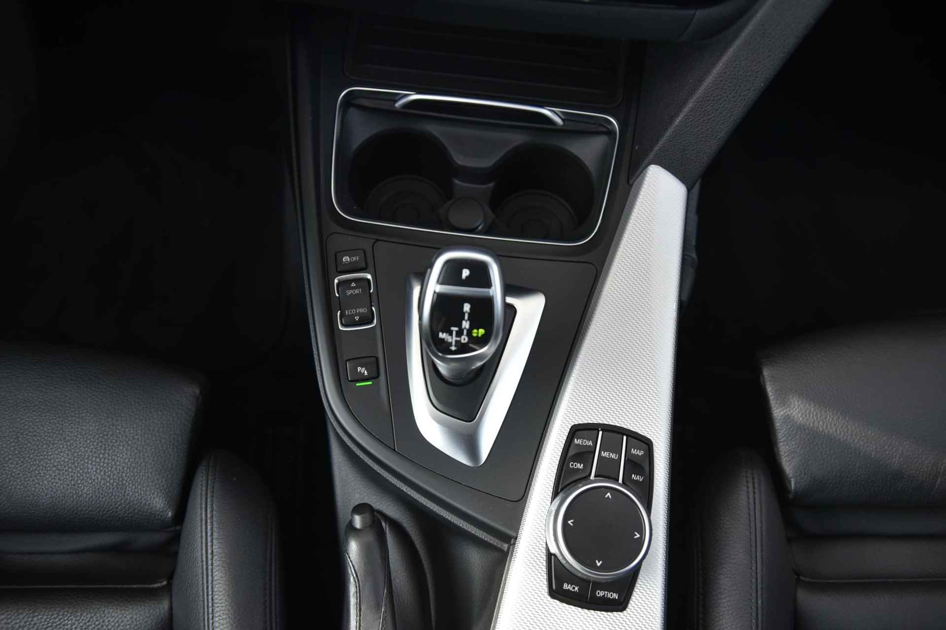 BMW 3 Serie Gran Turismo 320i High Executive M-Sport / 19 Inch / LED-koplampen / Voorstoelen Verwarmd / Getinte Ramen / Electrische Zwenkhaak - 14/23