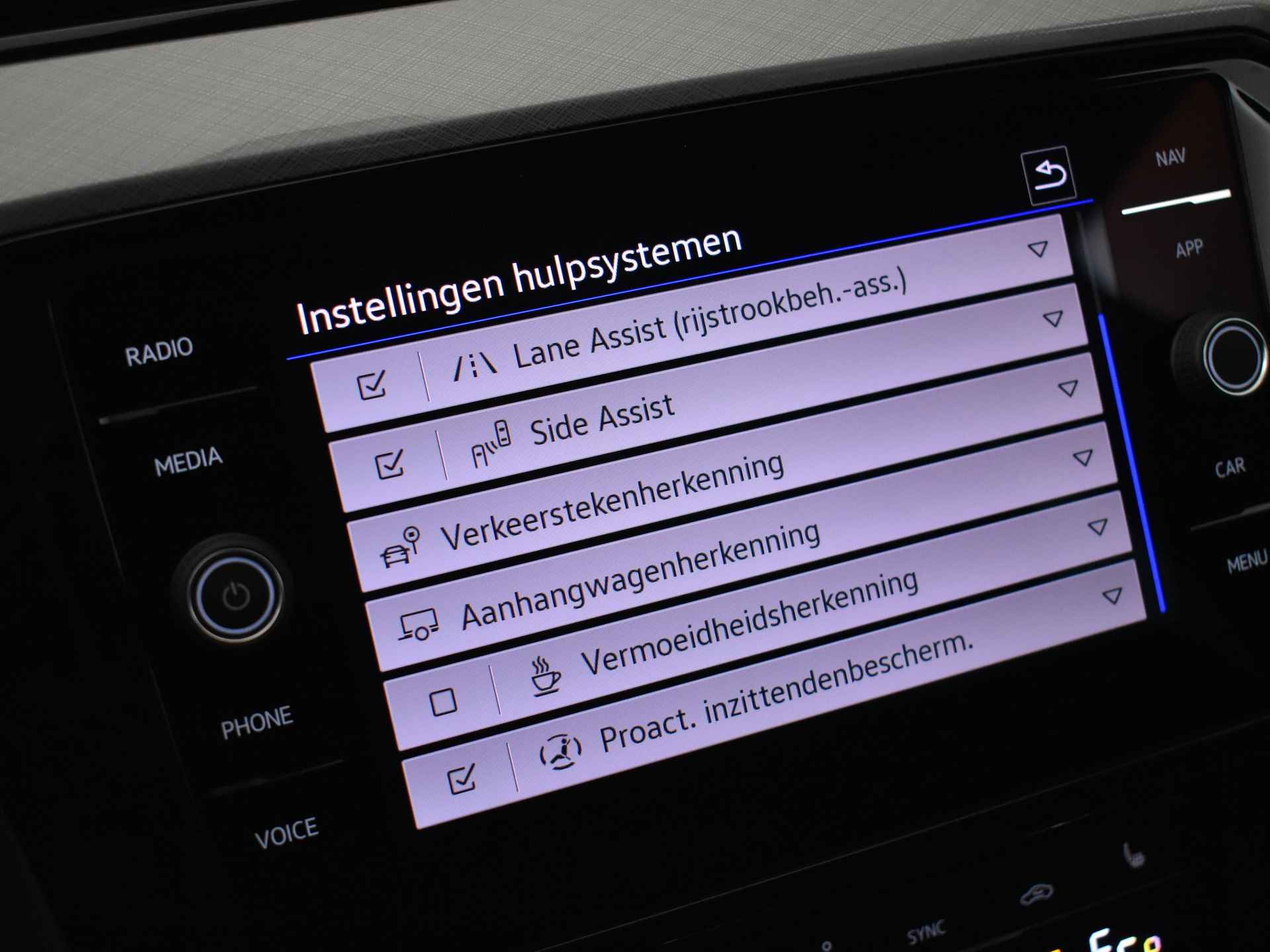 Volkswagen Passat Variant 1.4 TSI 218pk PHEV GTE Business | Airco | Achteruitrijcamera | Apple Carplay/Android Auto | Cruise control adaptief | DA - 27/53