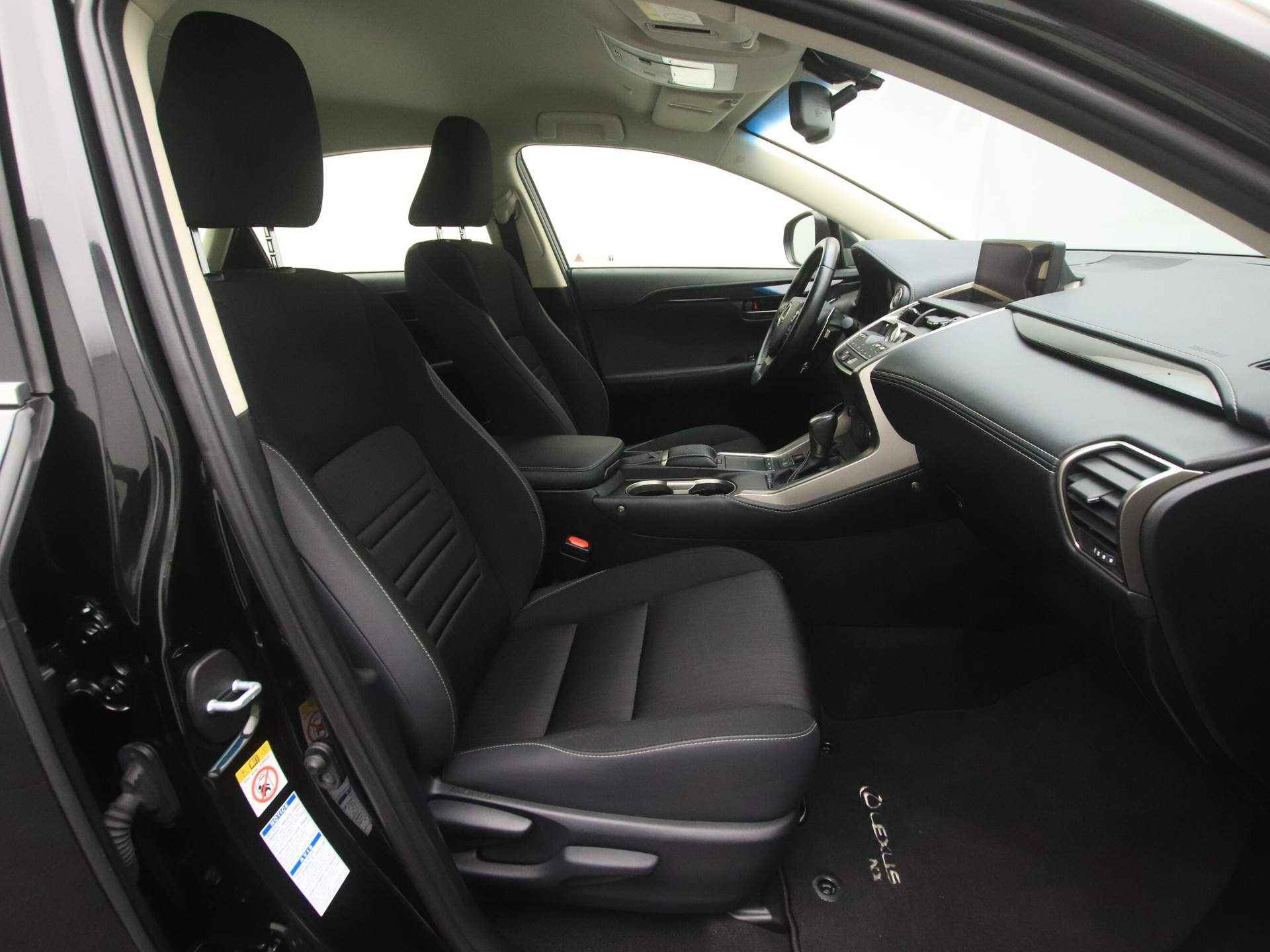 Lexus NX 300h AWD Hybrid | Navigatie | LED Verlichting | - 28/40