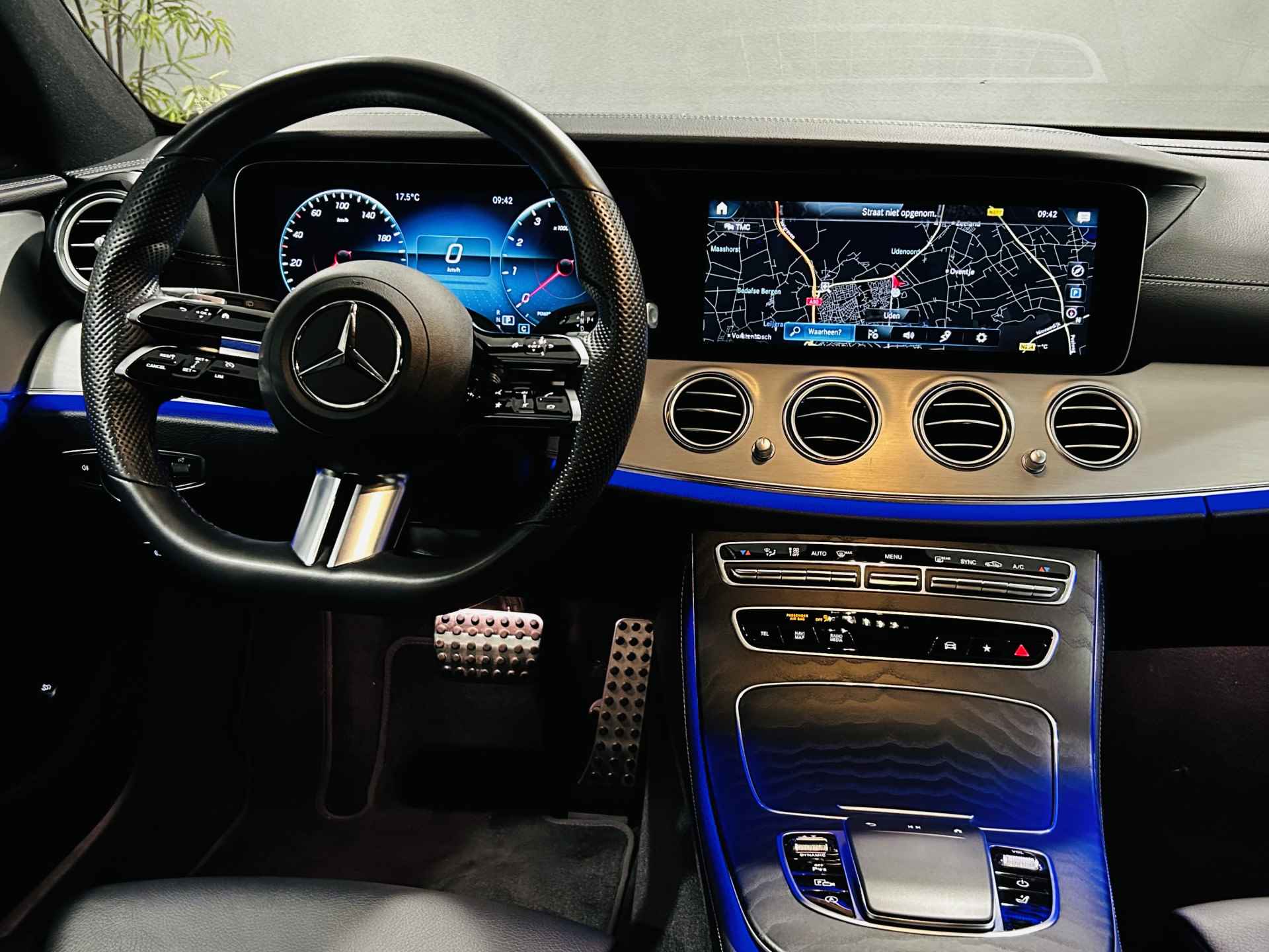 Mercedes-Benz E-Klasse Estate 200 AMG // Night pakket // 360 Camera // Keyless Entry // Sfeerverlichting // Leder // Alarm // Zwarte hemel - 3/51
