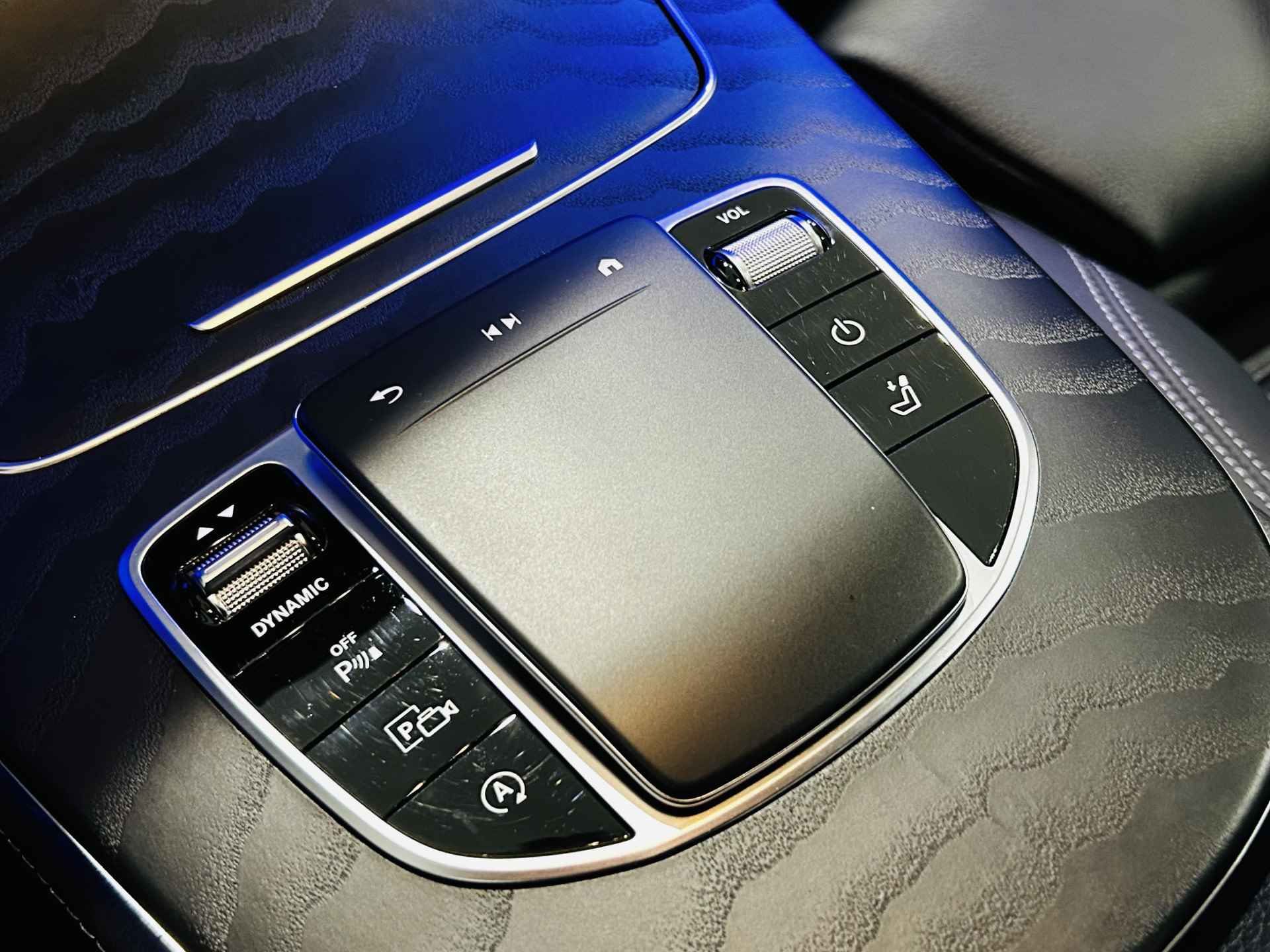 Mercedes-Benz E-Klasse Estate 200 AMG // Night pakket // 360 Camera // Keyless Entry // Sfeerverlichting // Leder // Alarm // Zwarte hemel - 9/51