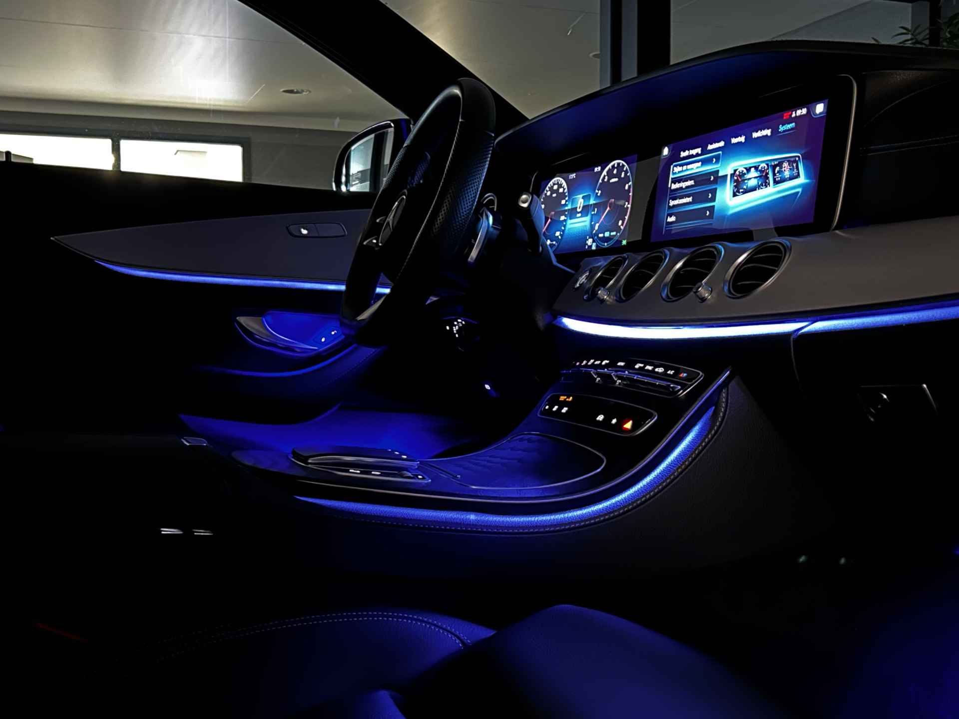 Mercedes-Benz E-Klasse Estate 200 AMG // Night pakket // 360 Camera // Keyless Entry // Sfeerverlichting // Leder // Alarm // Zwarte hemel - 29/51