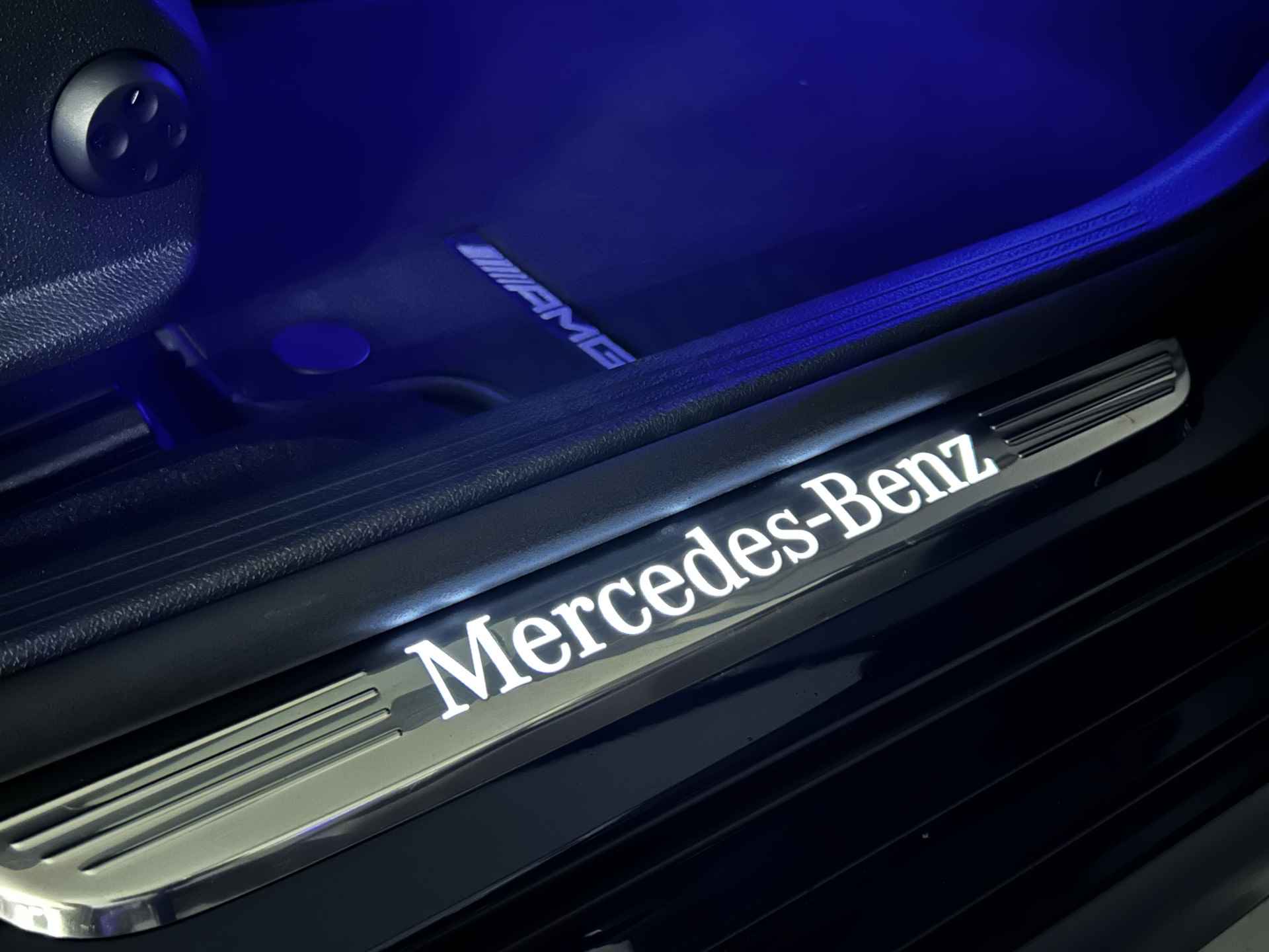 Mercedes-Benz E-Klasse Estate 200 AMG // Night pakket // 360 Camera // Keyless Entry // Sfeerverlichting // Leder // Alarm // Zwarte hemel - 30/51