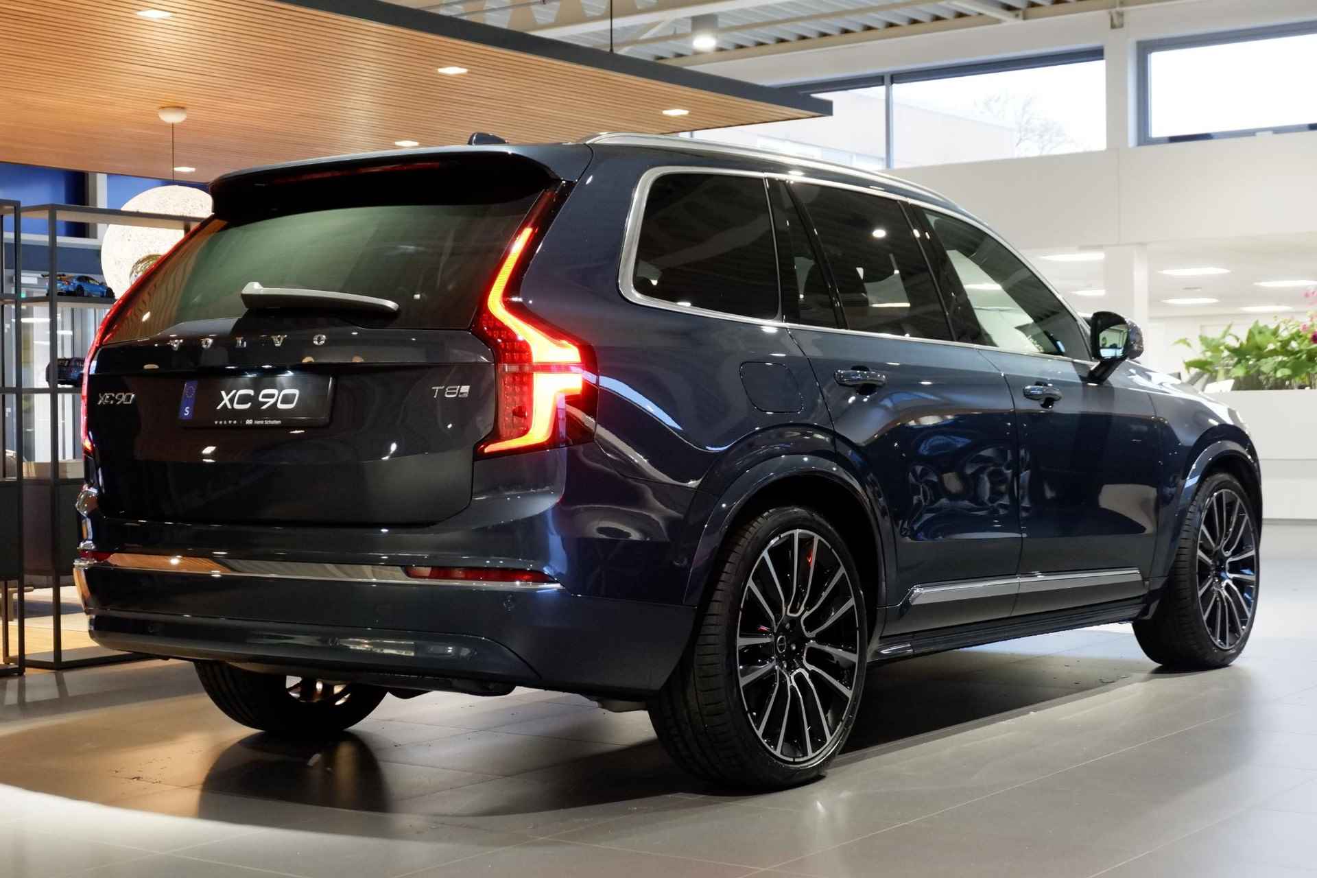 Volvo XC90 T8 Plug-in hybrid AWD AUT8 455PK Ultra Bright, **Direct leverbaar** Denim Blue metallic, Nappaleder met ventilatie Cardamom, 22" Lichtmetalen velgen, Luchtvering, Bowers & Wilkins audio, Gelamineerd & Getint glas, Nubuck hemelbekleding met Lederen zonnekleppen en handgrepen - 2/11