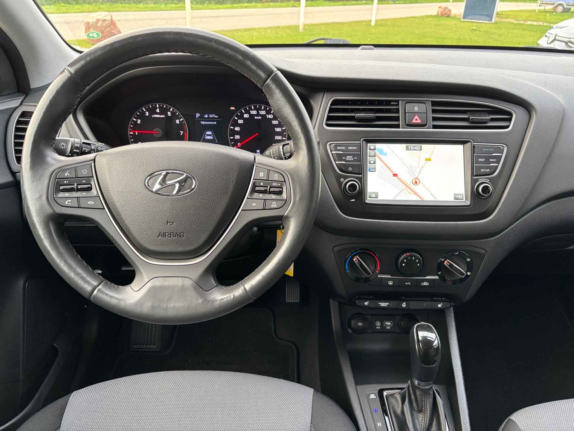 Hyundai i20 1.0 T-GDI Premium Automaat I Navi I Airco I - 17/40