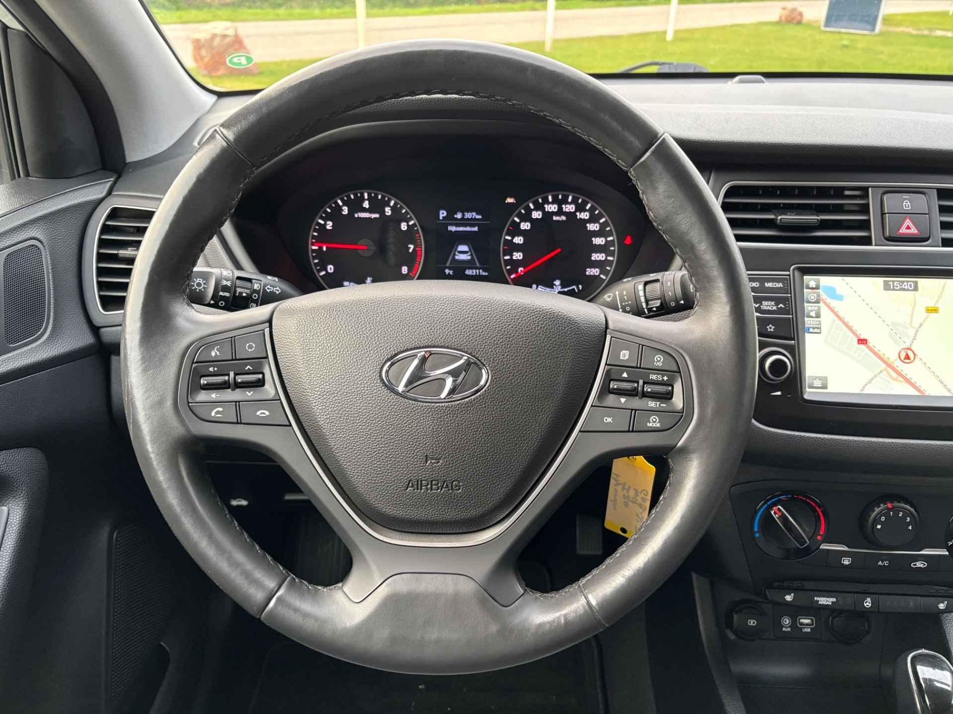 Hyundai i20 1.0 T-GDI Premium Automaat I Navi I Airco I - 18/40