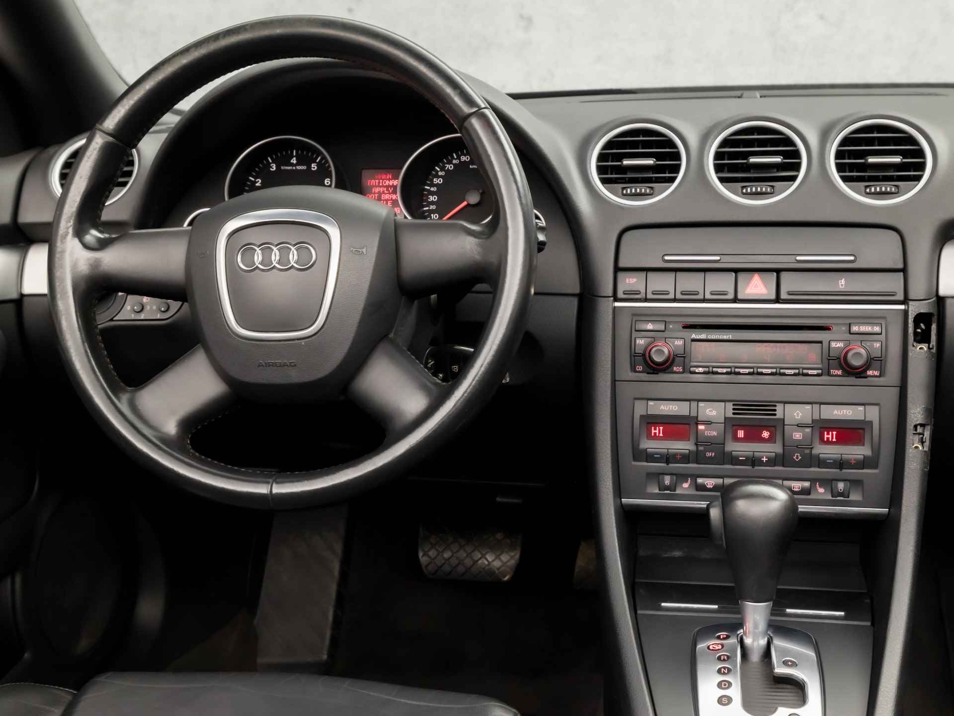 Audi A4 Cabriolet 2.0 TFSI 200Pk Automaat (YOUNGTIMER, CLIMATE, STOELVERWARMING, LEDEREN SPORTSTOELEN, LM VELGEN, PARKEERSENSOREN, ARMSTEUN, NIEUWE APK, NIEUWSTAAT) - 7/26