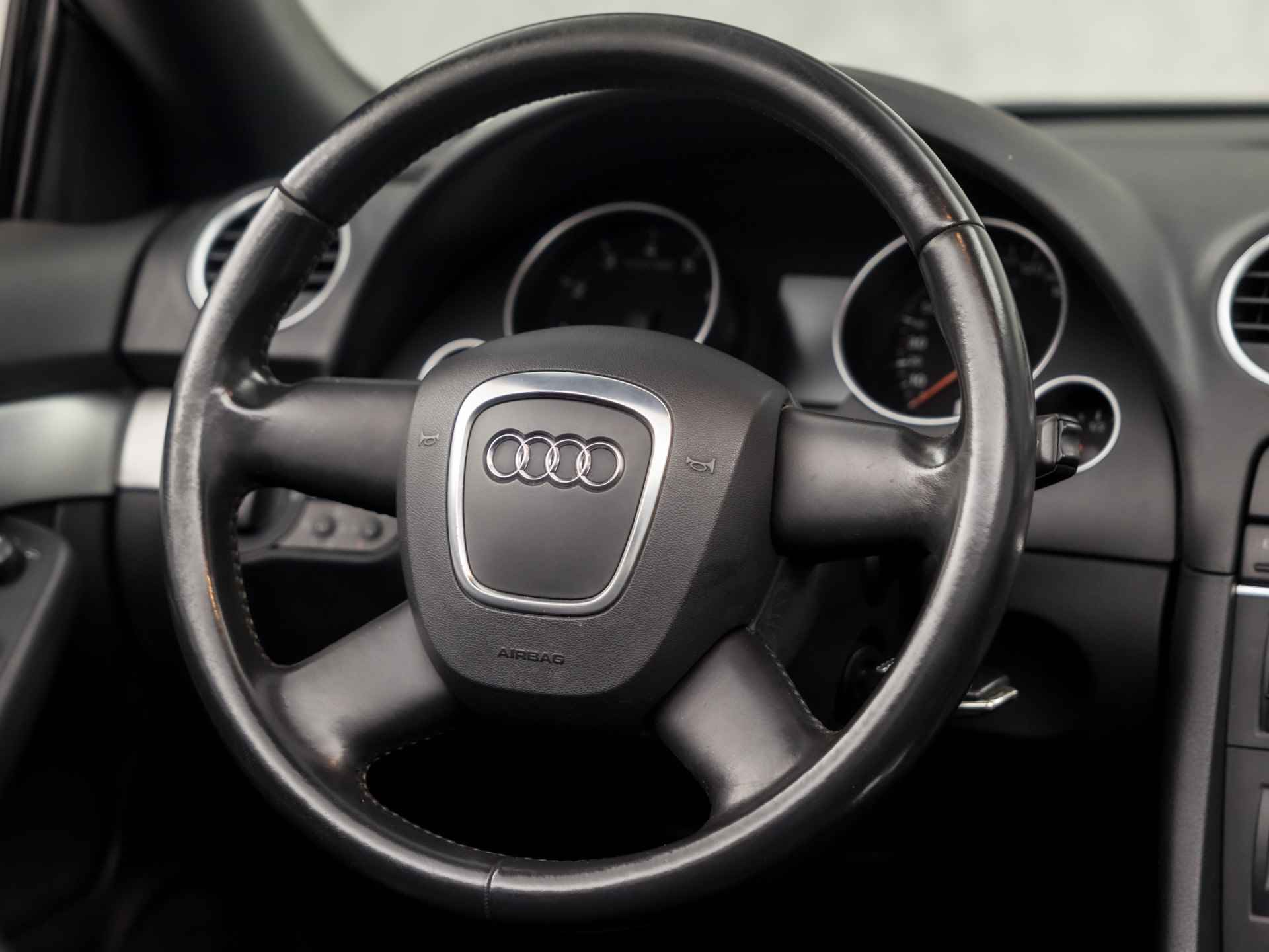 Audi A4 Cabriolet 2.0 TFSI 200Pk Automaat (YOUNGTIMER, CLIMATE, STOELVERWARMING, LEDEREN SPORTSTOELEN, LM VELGEN, PARKEERSENSOREN, ARMSTEUN, NIEUWE APK, NIEUWSTAAT) - 16/26