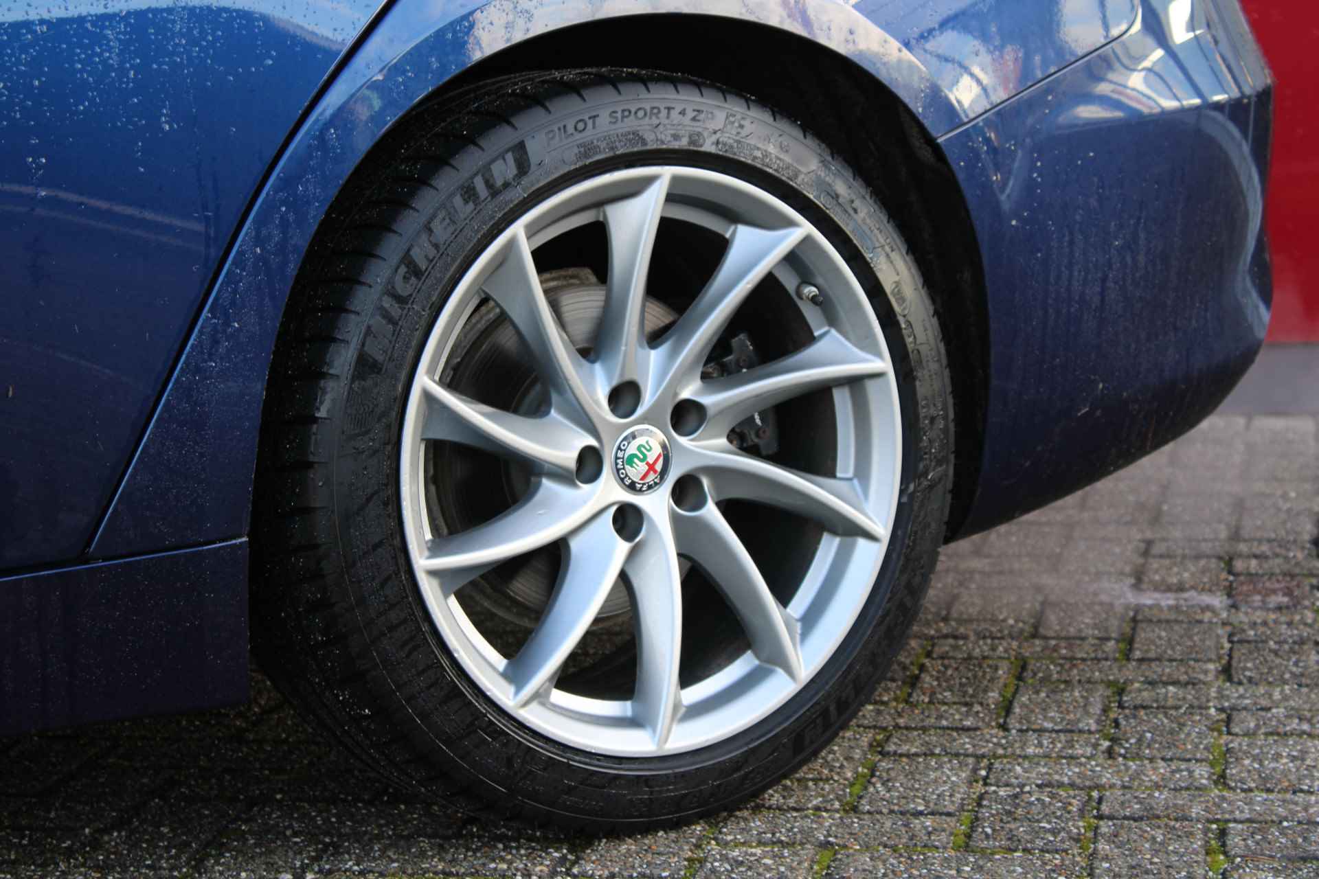 Alfa Romeo Giulia 2.0T Super | 18" Velgen | Leren bekleding | Xenon | Camera - 5/11