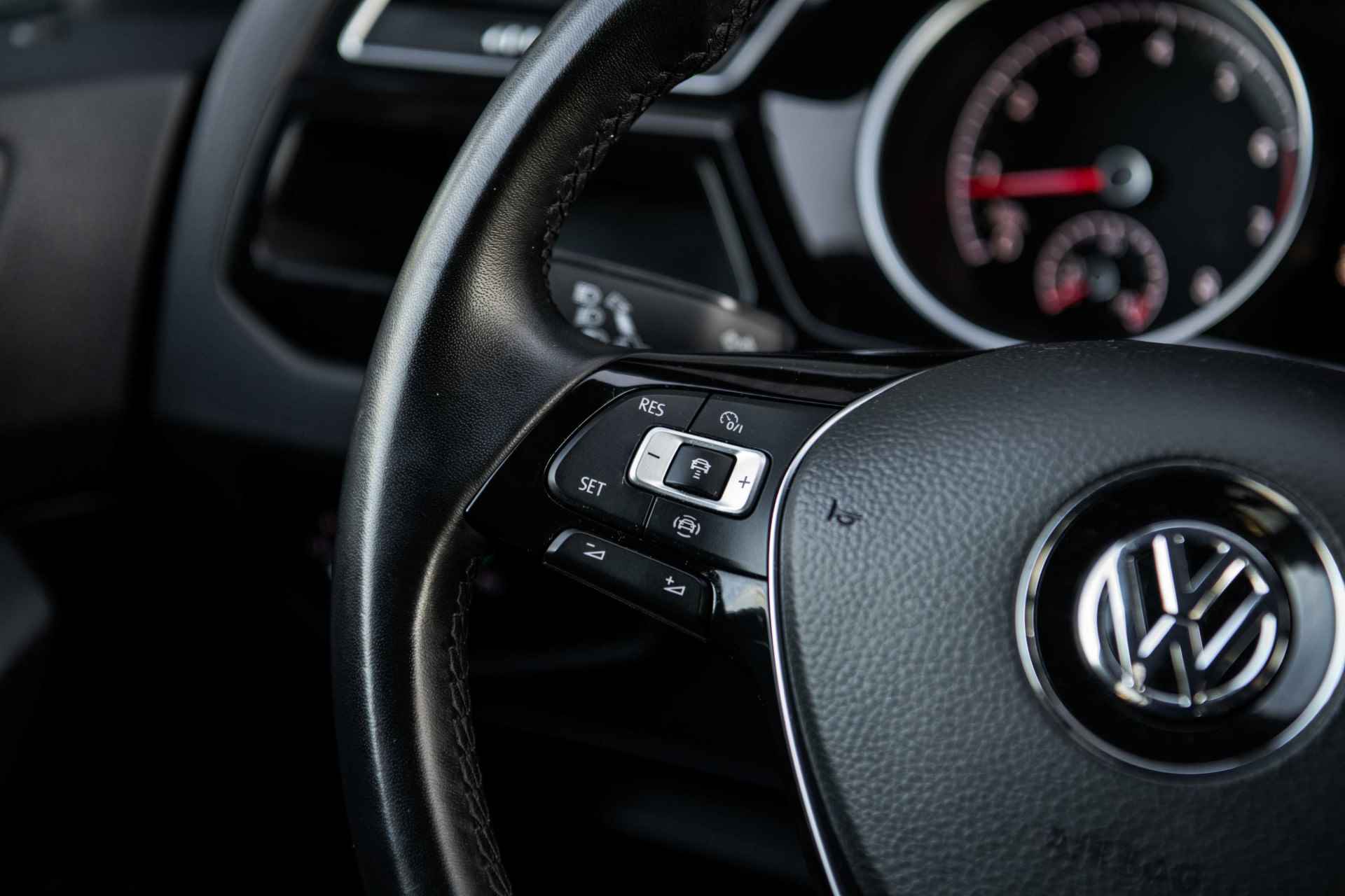 Volkswagen Touran 1.5 TSi 150 pk DSG-7 Highline | Blind Spot | Camera | Afn. Trekhaak | Full LED - 13/43
