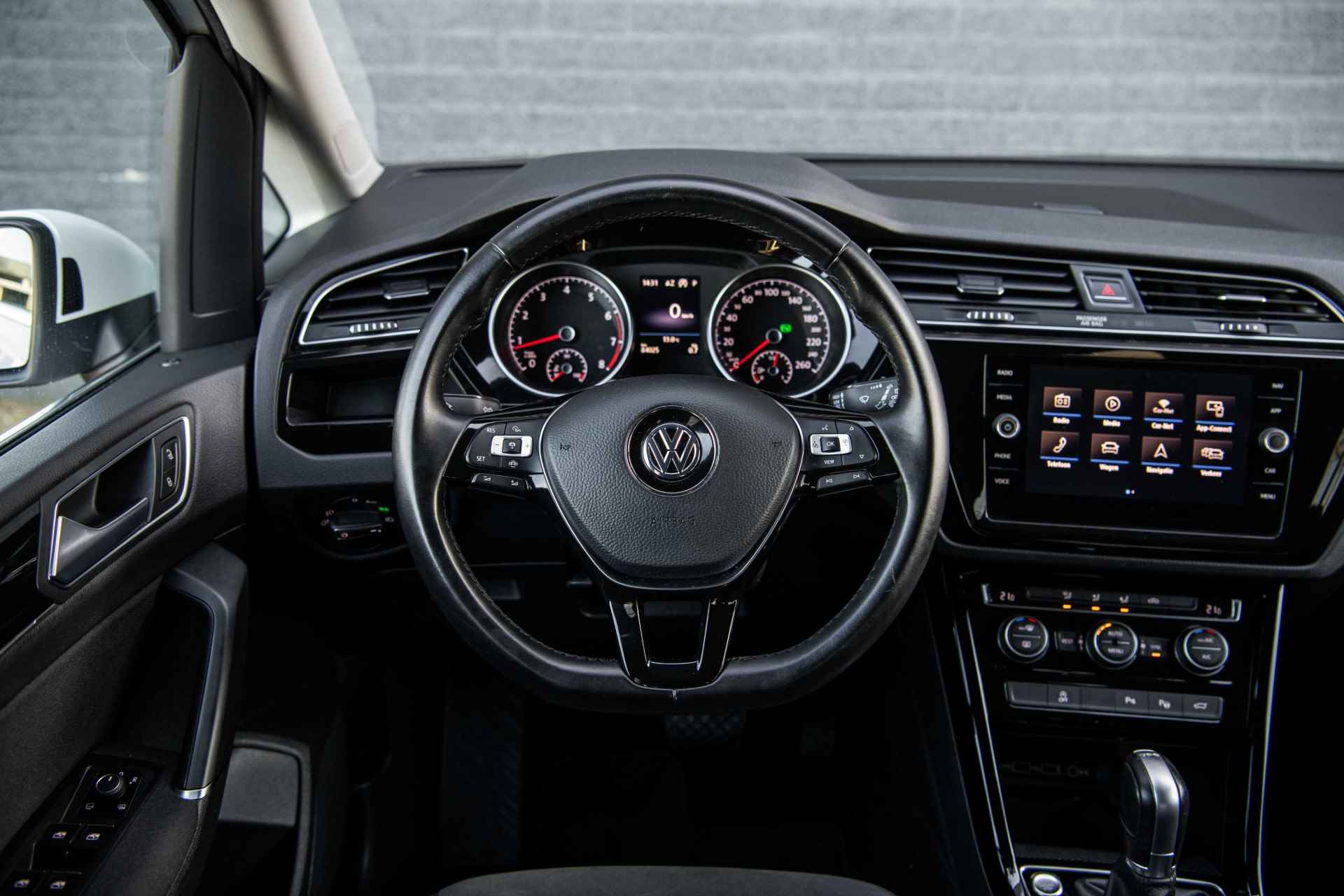 Volkswagen Touran 1.5 TSi 150 pk DSG-7 Highline | Blind Spot | Camera | Afn. Trekhaak | Full LED - 7/43