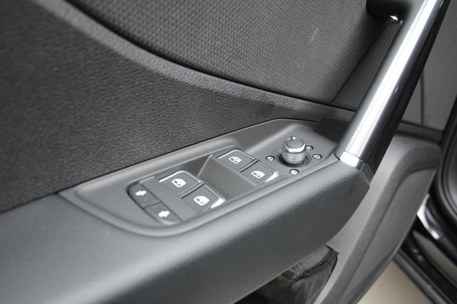 Audi Q2 35 TFSI S Edition 150 PK | Nieuw | Fabrieksgarantie | Automaat | Optiekpakket zwart plus | Adaptieve cruise control | Smartphone interface | 18" lichtmetalen velgen | Matrix verlichting | Lichtpakket plus ambient light | Privacy glas | - 19/26