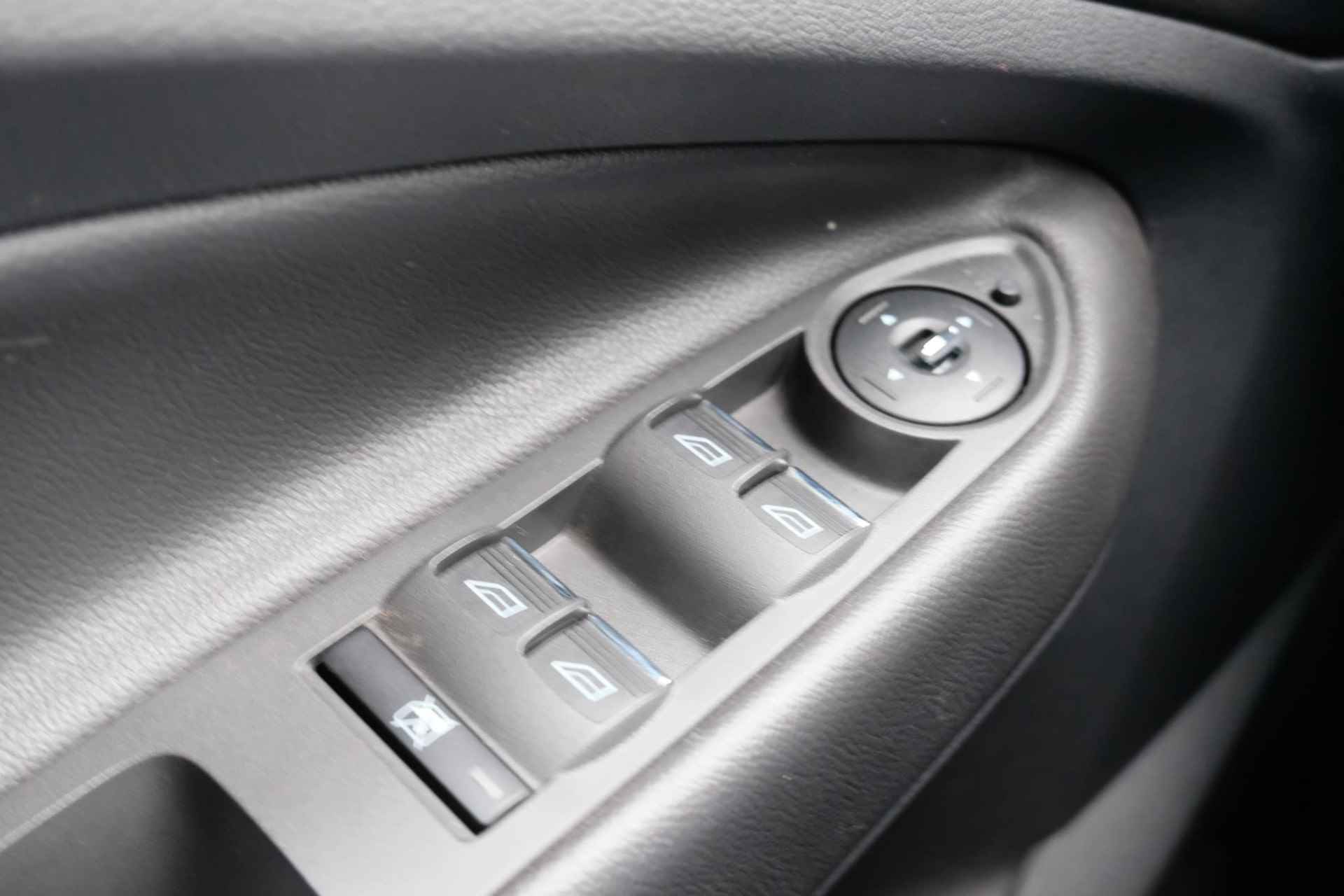 Ford Kuga 1.6 Titanium 150 PK | Trekhaak | Navigatie | Cruise | Getint glas | LMV | Climate Controle | Stoelverwarming - 38/43