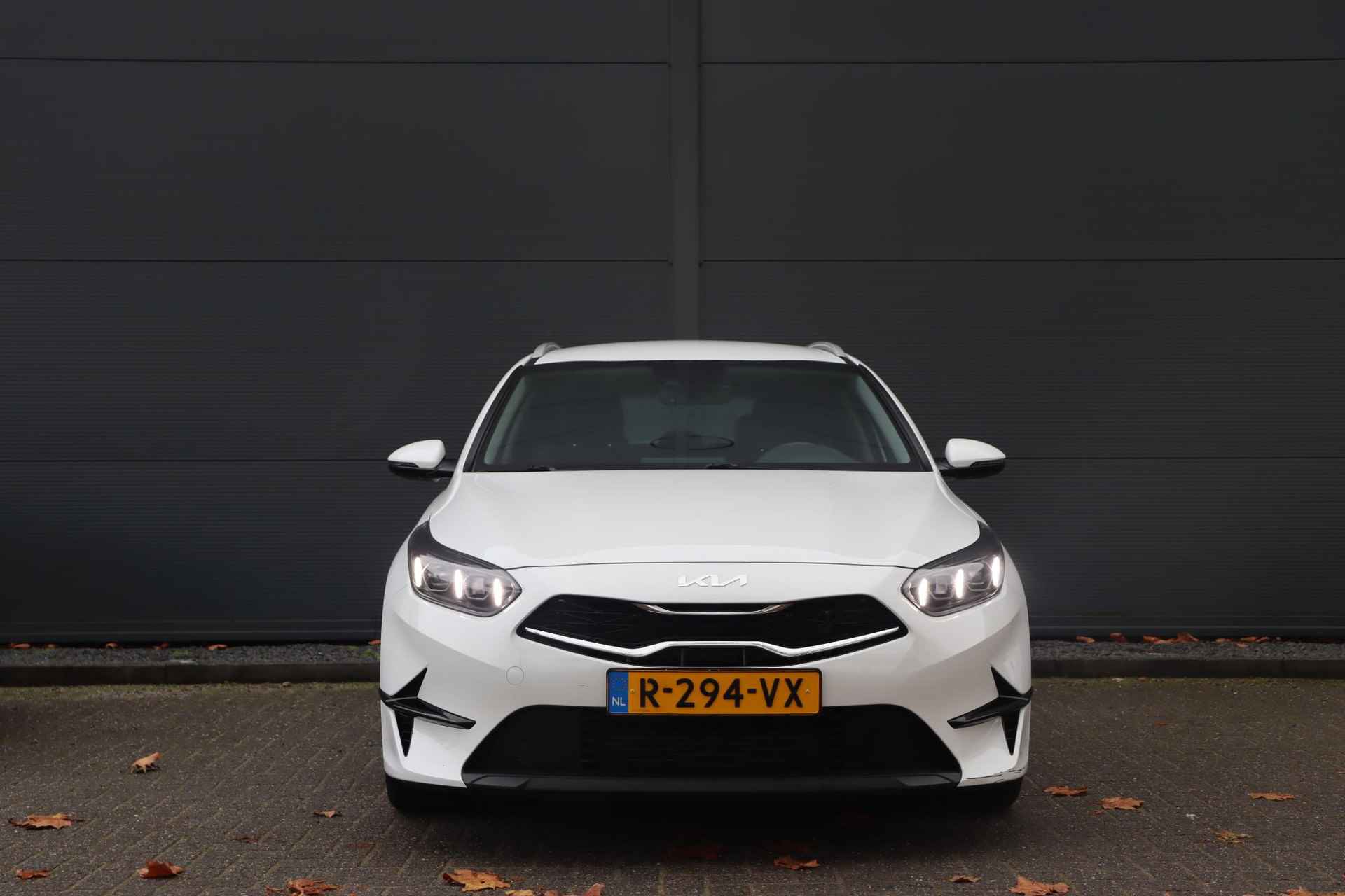 Kia Ceed Sportswagon 1.0 T-GDi MHEV DynamicLine / Automaat / Navigatie / Camera / LED Koplampen / - 2/32