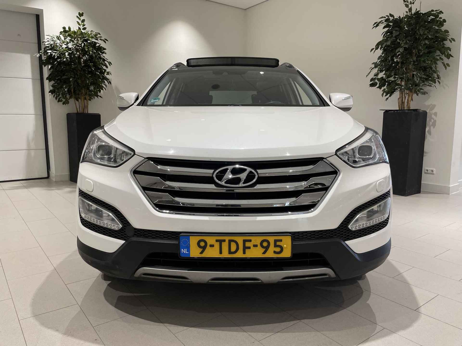 Hyundai Santa Fe 2.4i GDI 4WD i-Catcher 7p. 192 PK | Automaat | 7-Persoons | Panoramadak | Lederen Bekleding | Trekhaak | Cruise Control | Stoelverwarming | Achterbankverwarming | Achterruitrijcamera | Parkeersensoren | Airco | Bluetooth | - 9/32