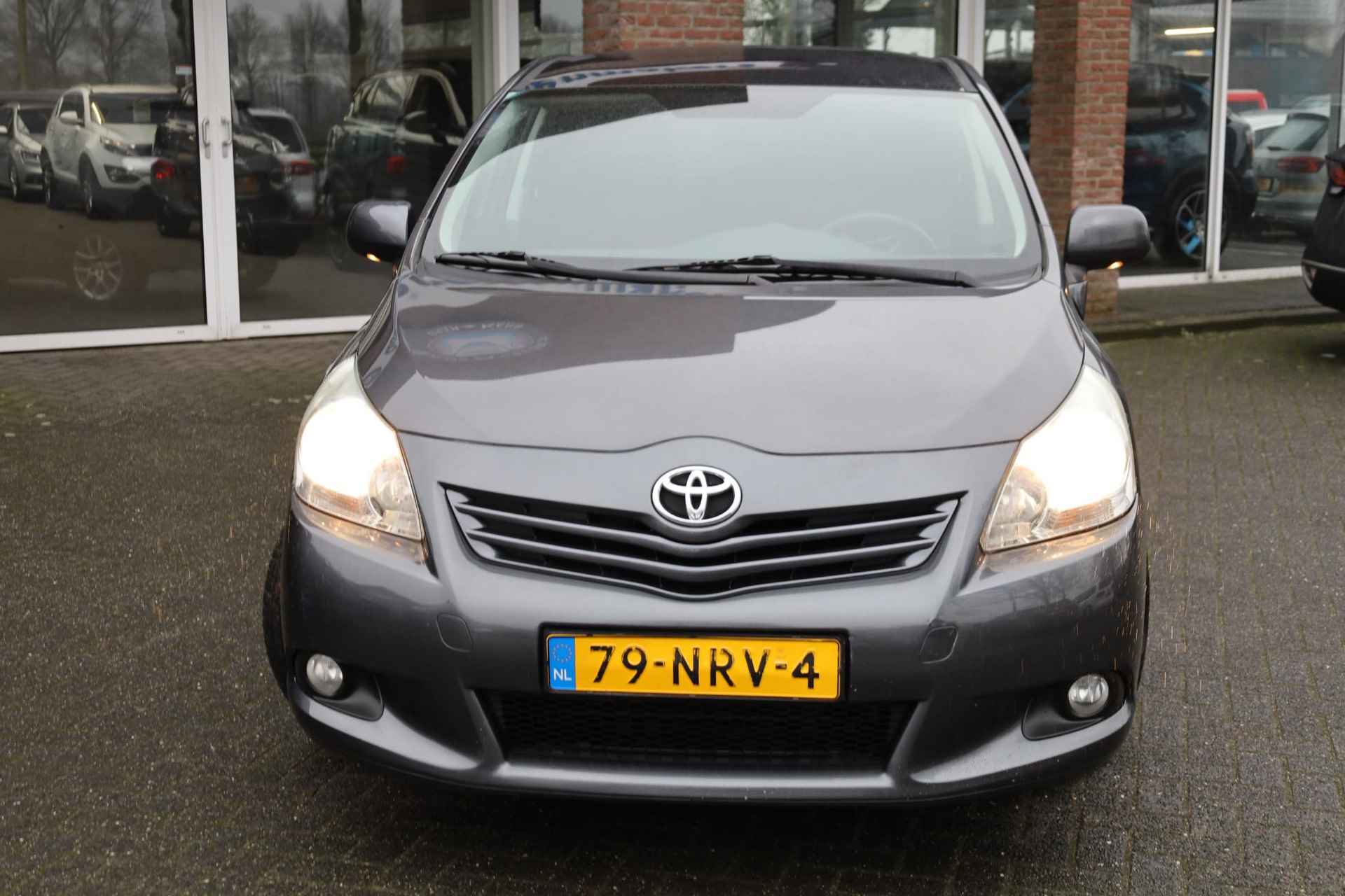 Toyota Verso 1.8 VVT-i Business 7-PERS. CAMERA PANO TREKHAAK NAVI CRUISE 17"LMV CLIMA NAP - 50/51