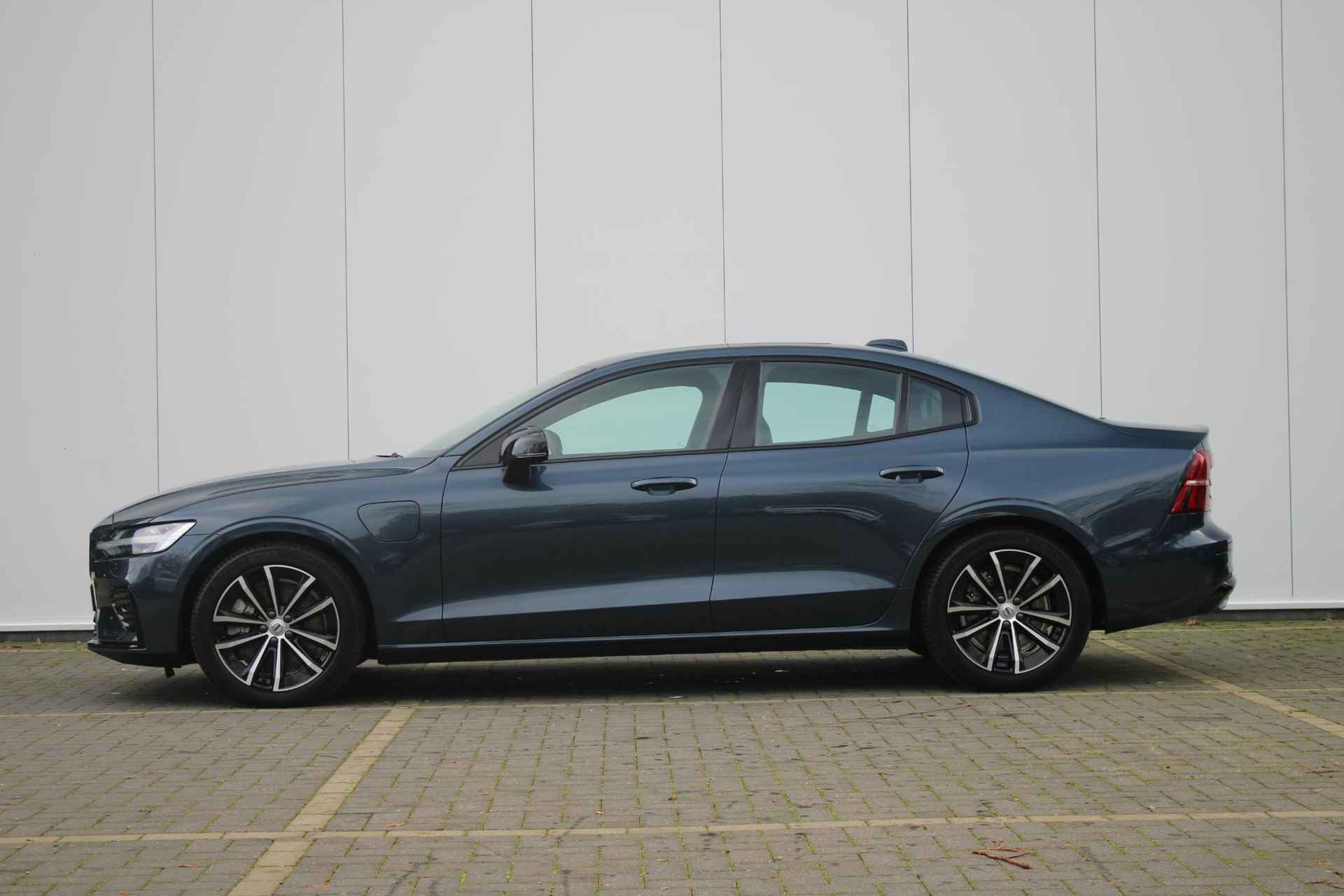 Volvo S60 T6 AUT8 350PK Ultimate Dark, Bowers & Wilkins Audio, Verwarmbare Voorstoelen, 360 Graden Camera, Verwarmbare Achterbank, Keyless Entry, Navigatiesysteem, Panorama Dak, Adaptieve Cruise Control, Dodehoekdetectie Met Correctie - 7/38